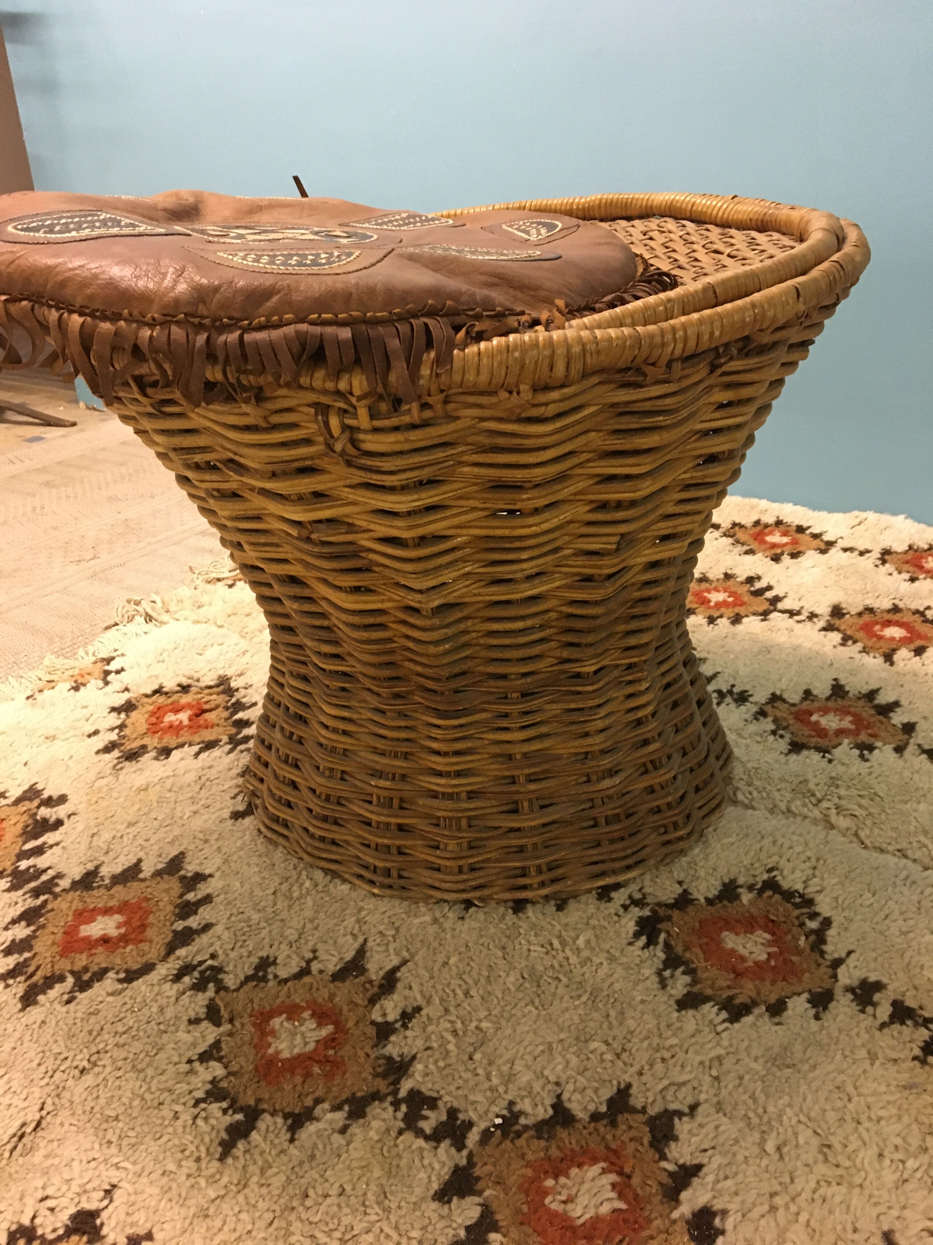 Table basse tam-tam en rotin vintage