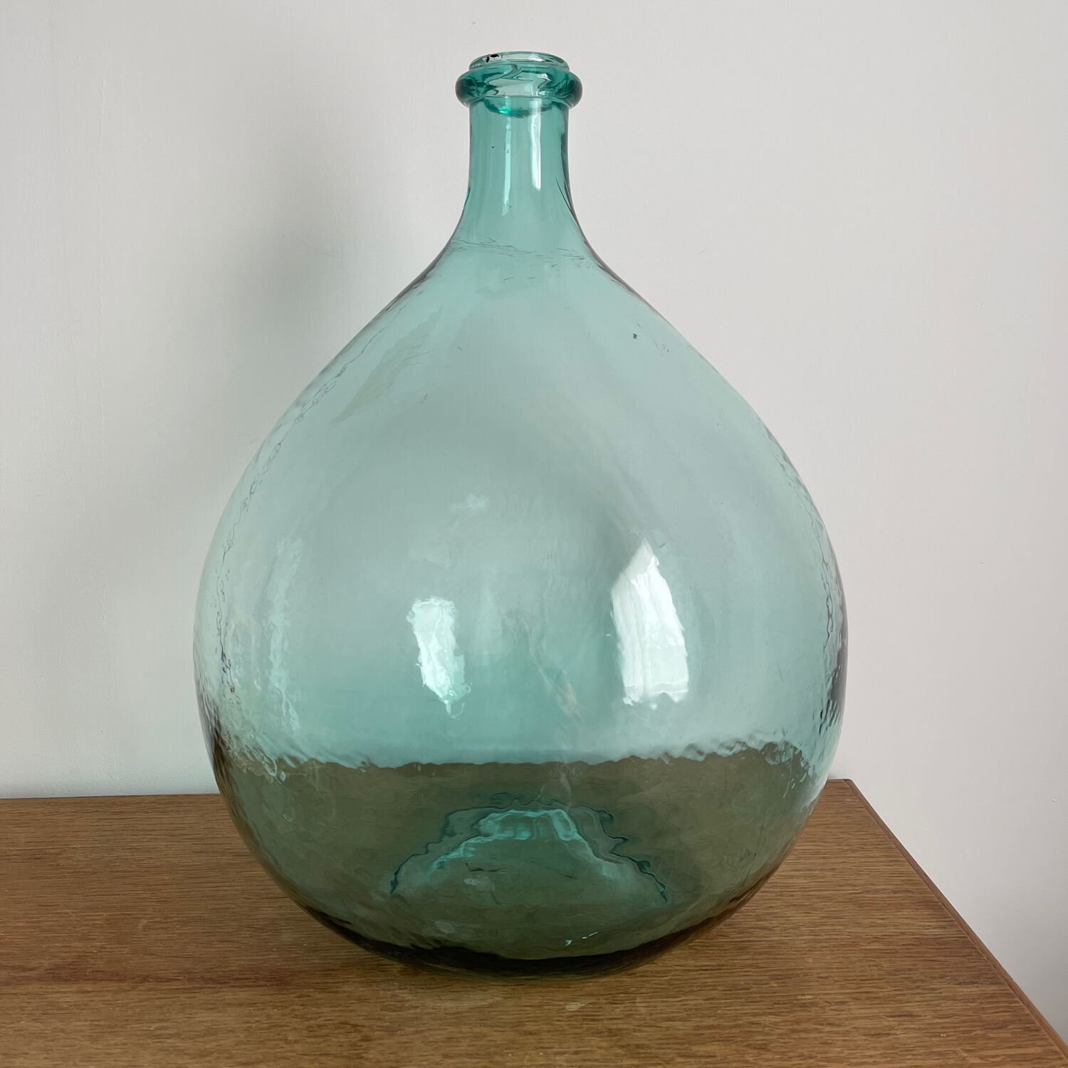 Give me vintage Jeanne goutte.