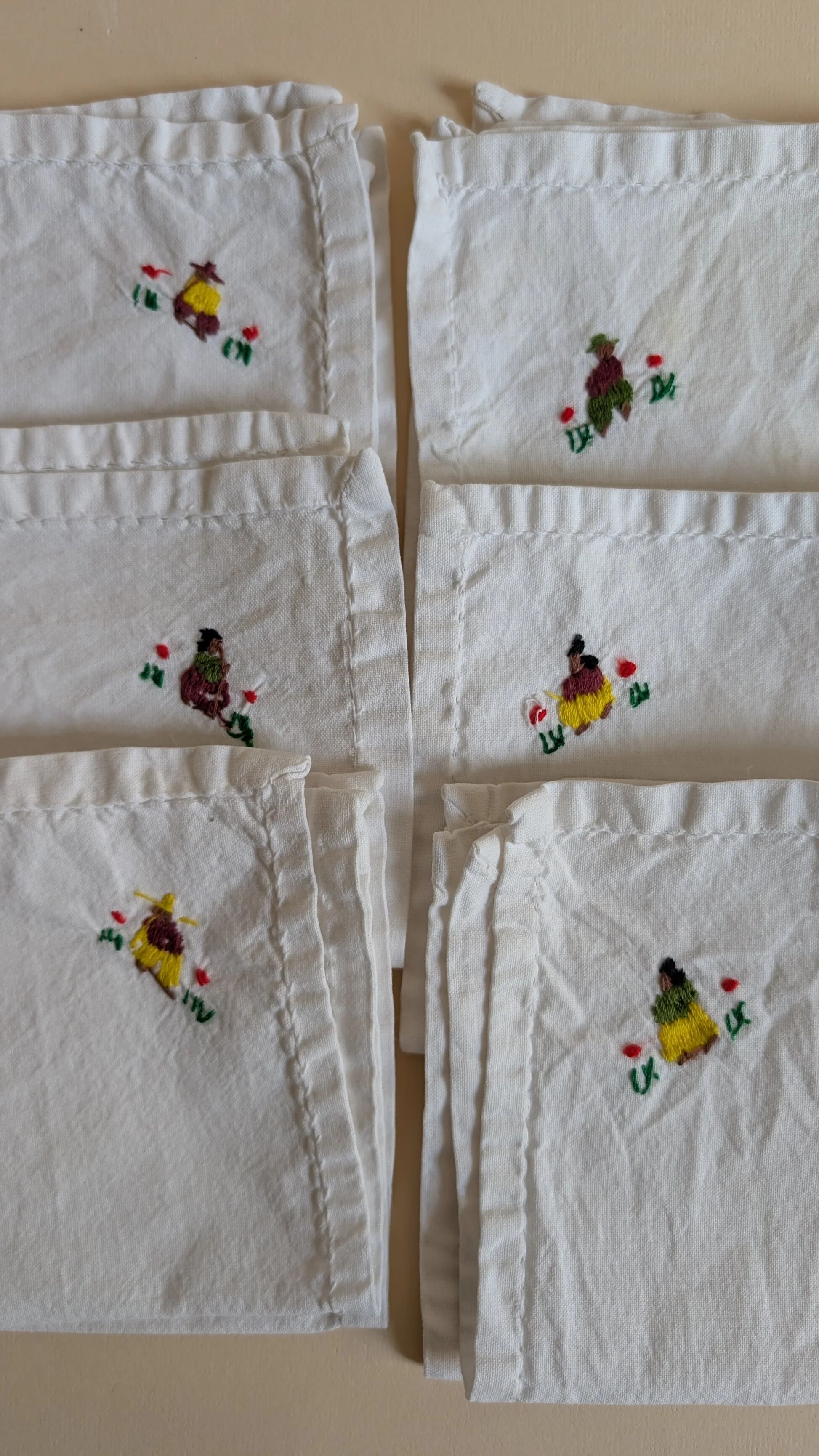 Set of 6 embroidered napkins