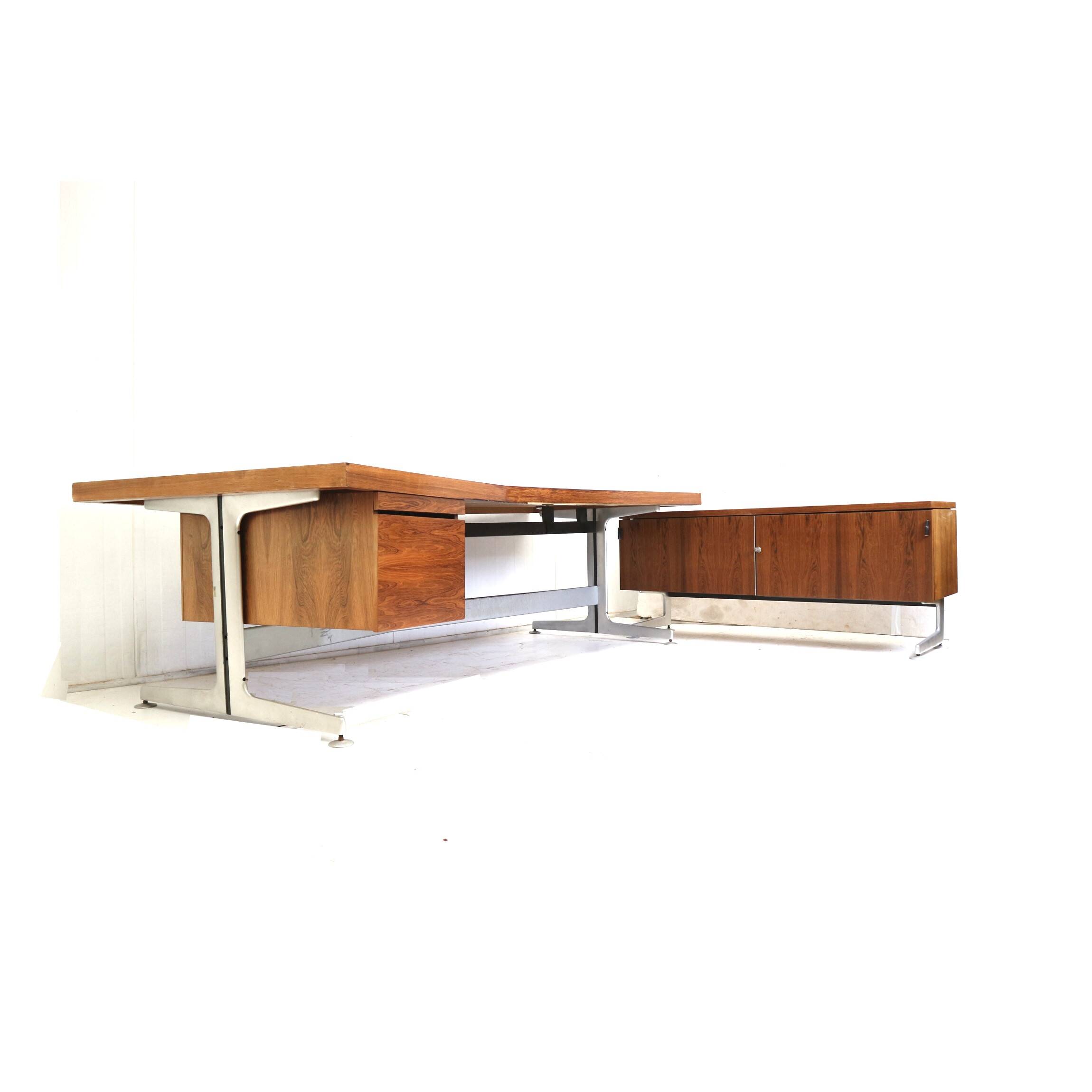 Large exclusive vintage rosewood corner desk by Voko made in the 1960s