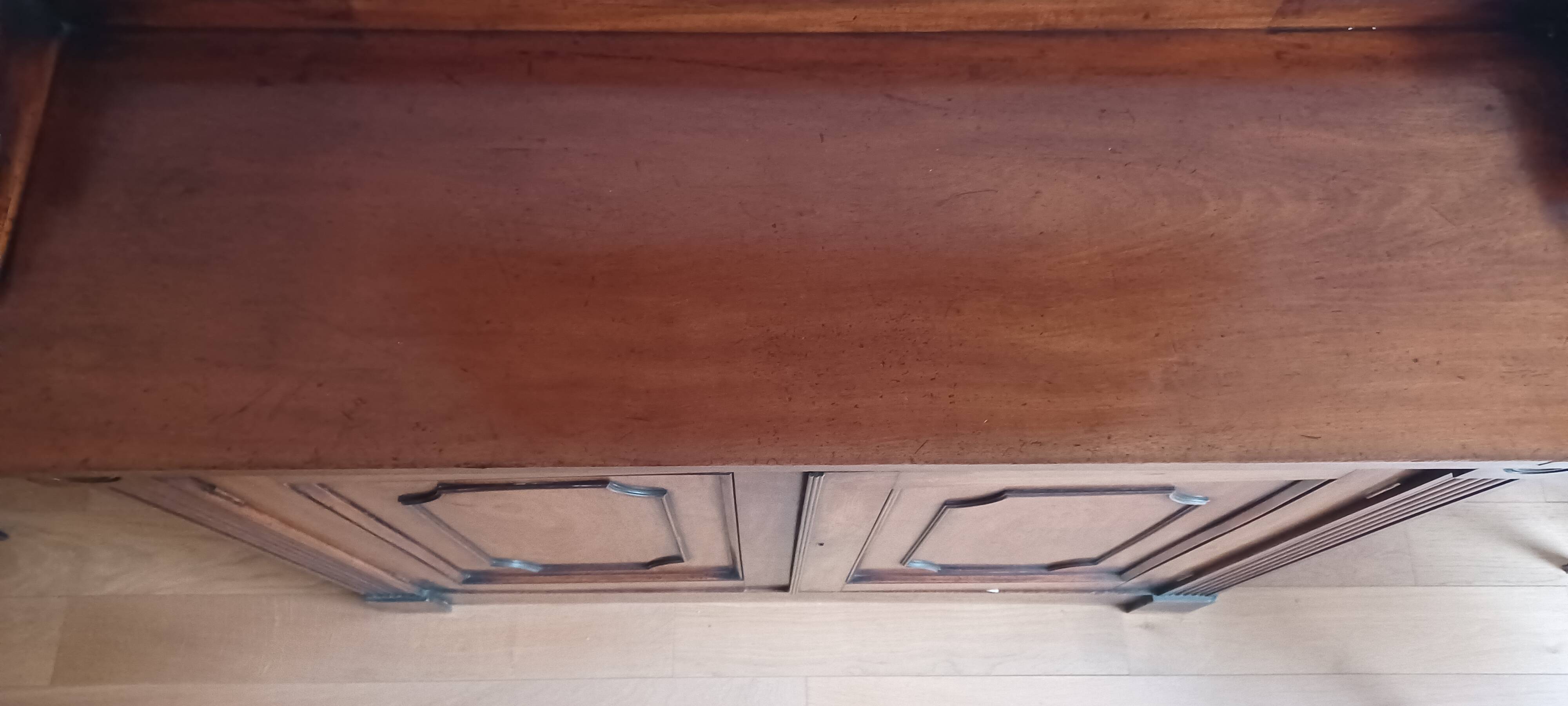 English style 2-door mahogany sideboard