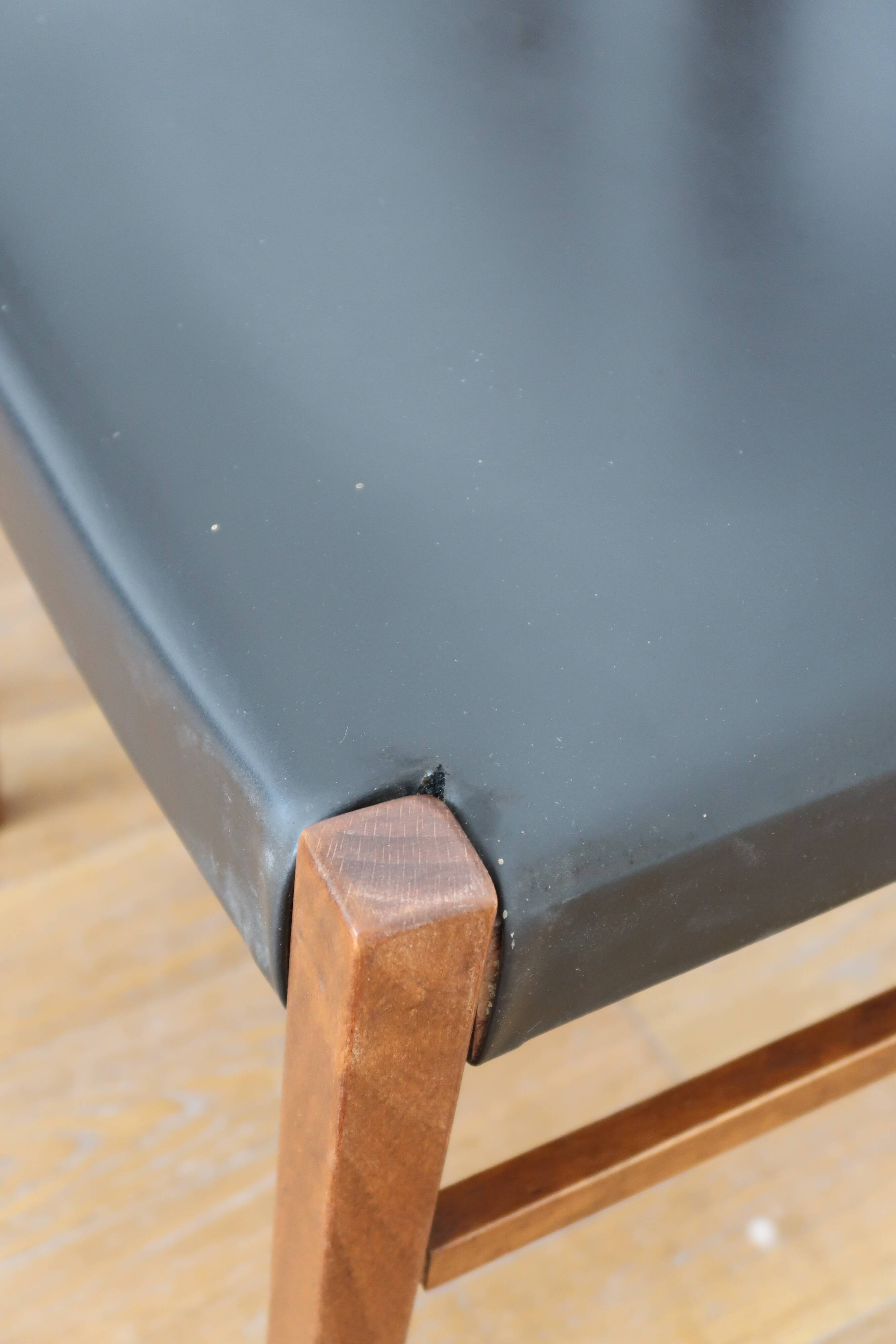 Pair of Scandinavian chairs skaï black