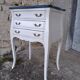 Commode trois tiroirs Louis XV patinée blanche et bleue