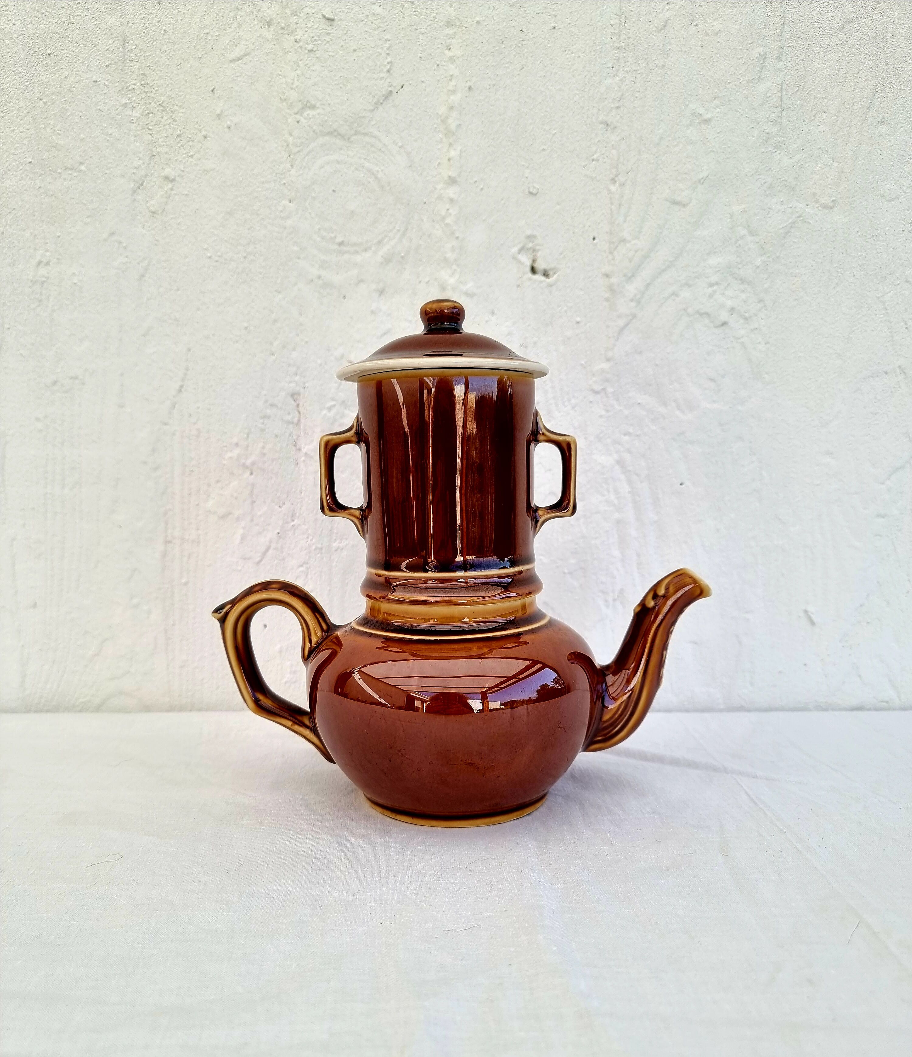 Cafetière en céramique marron vintage