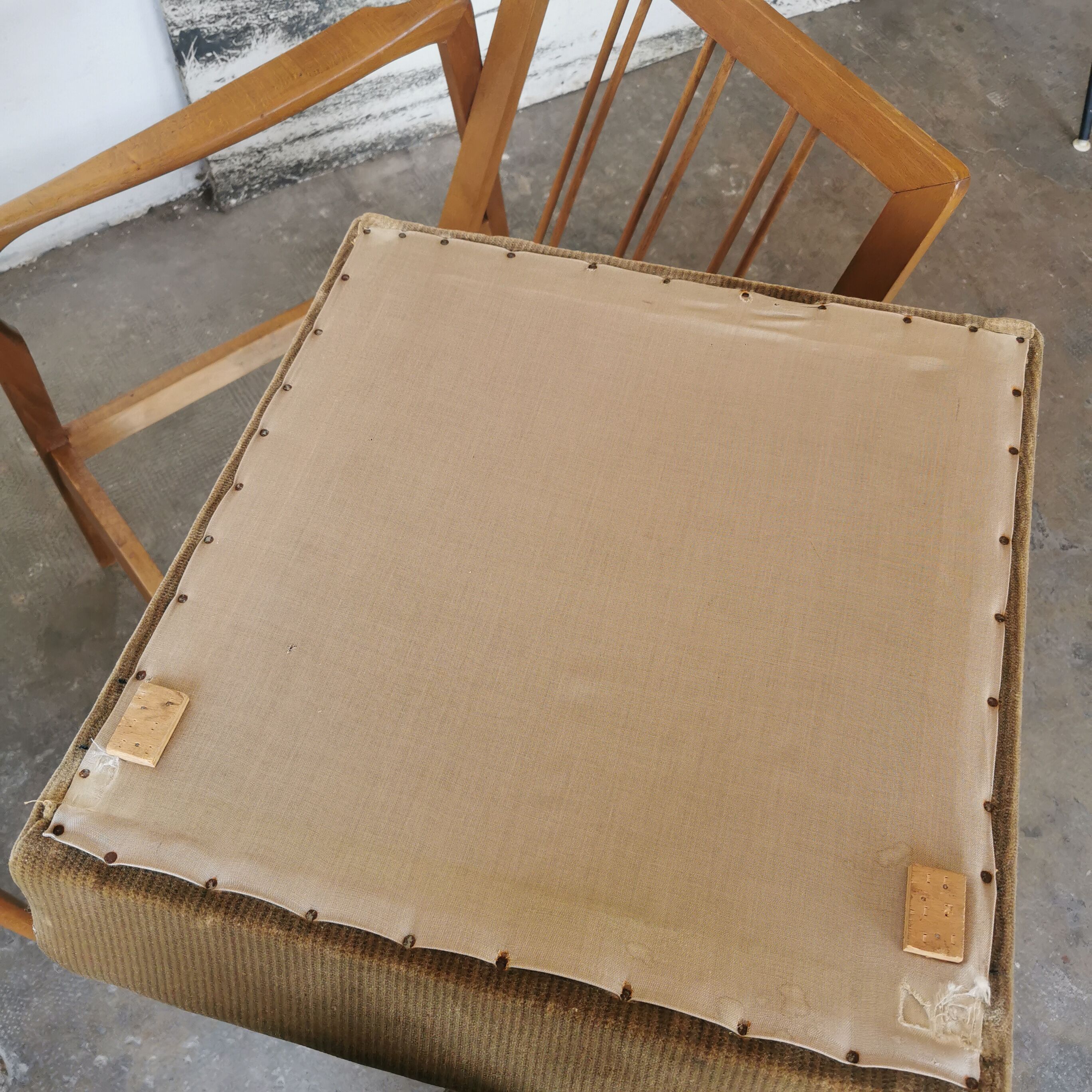 Paire de fauteuils vintage bois et velours