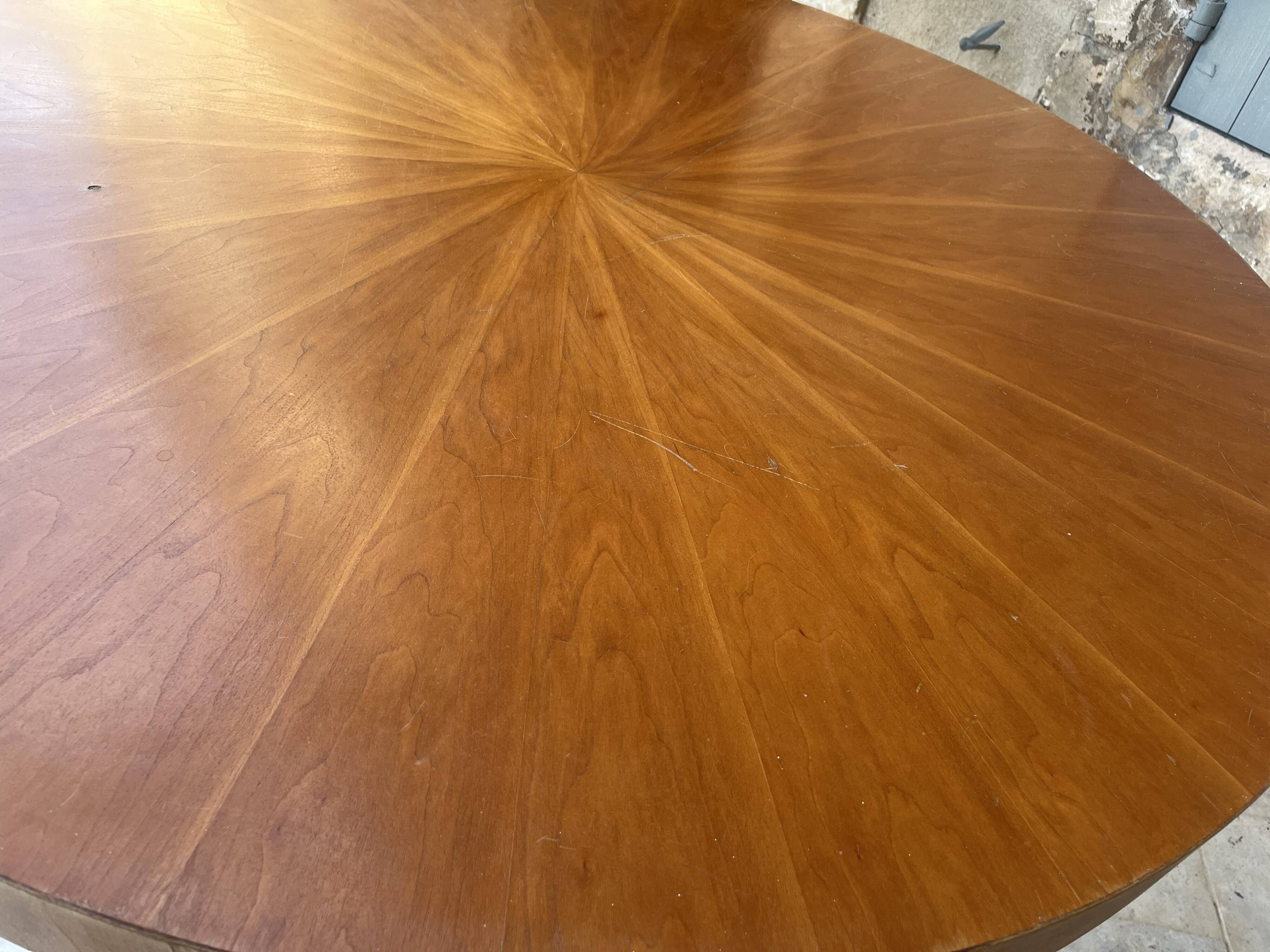 Table ronde vintage avec plateau en bois