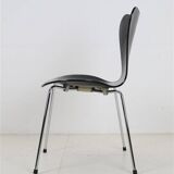 Black "3107" / "Series 7" chair by Arne Jacobsen for Fritz Hansen / Danish mid-century modern design