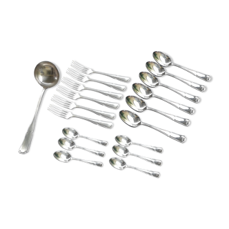 Set de 19 couverts fourchettes cuillères grandes et petites ,louche.métal argenté