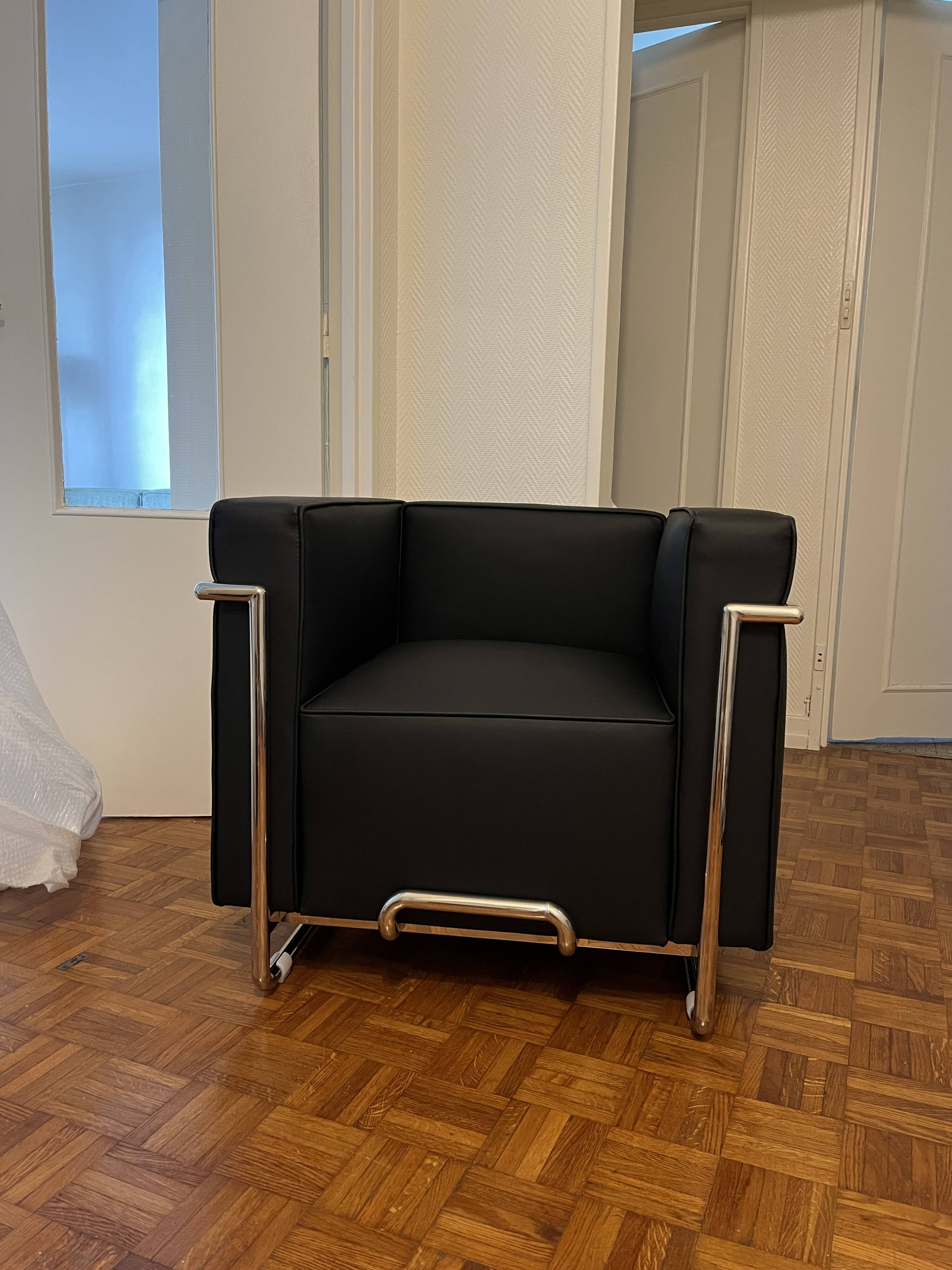 Vintage armchair inspired by Cassina Corbusier - The Masie