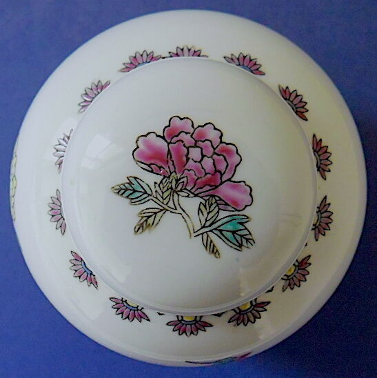 Chinese porcelain ginger pot decorated with a pheasant