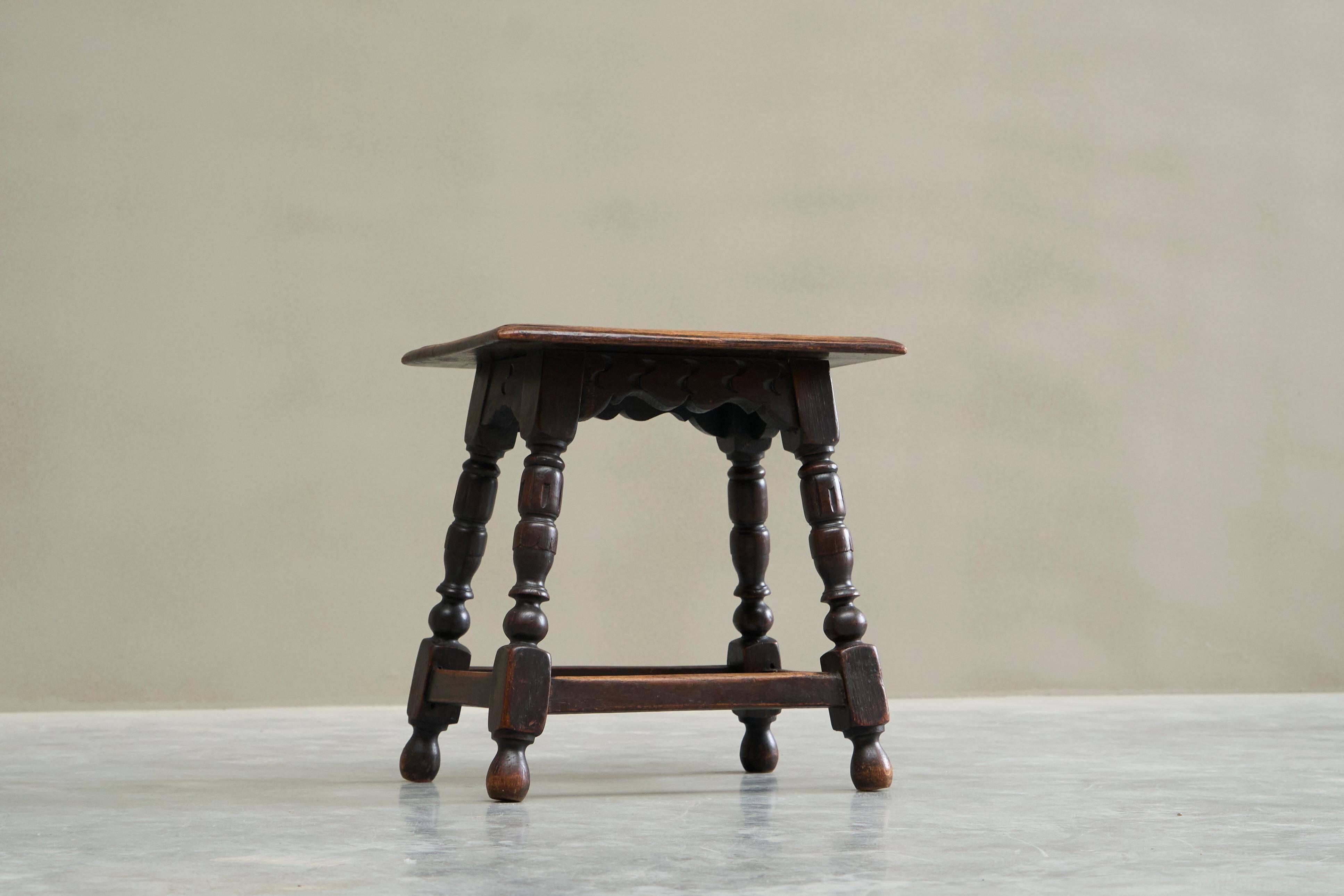 Rustic stool or side table in turned and carved solid oak, 19th century.