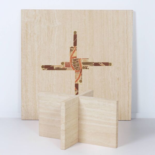 Table basse par Paul Kingma en travertin avec incrustations en marbre et en laiton, 1980