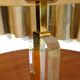 Lampe de table moderniste en laiton plaqué et en verre acrylique, France années 1970