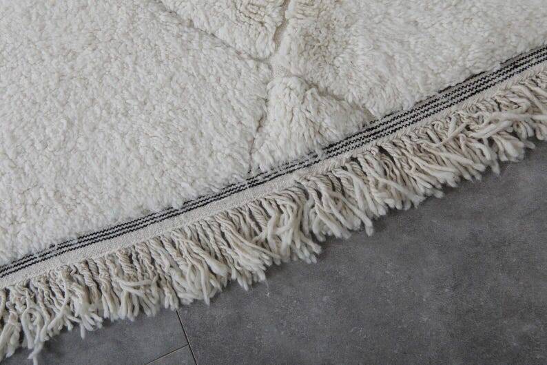 Handmade Moroccan Beni Ourain rug in cream white, 150/250cm