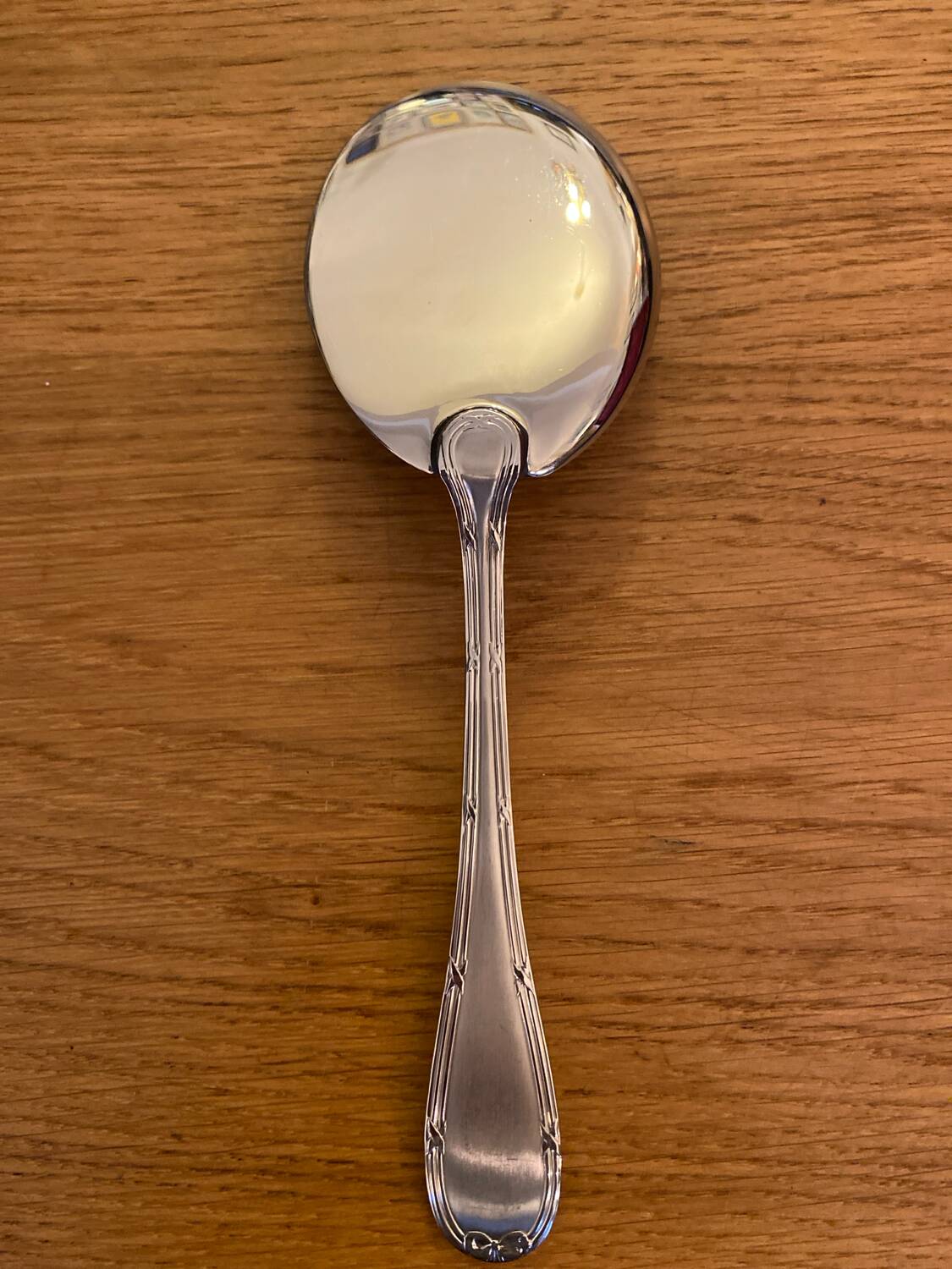 Silver metal cake server