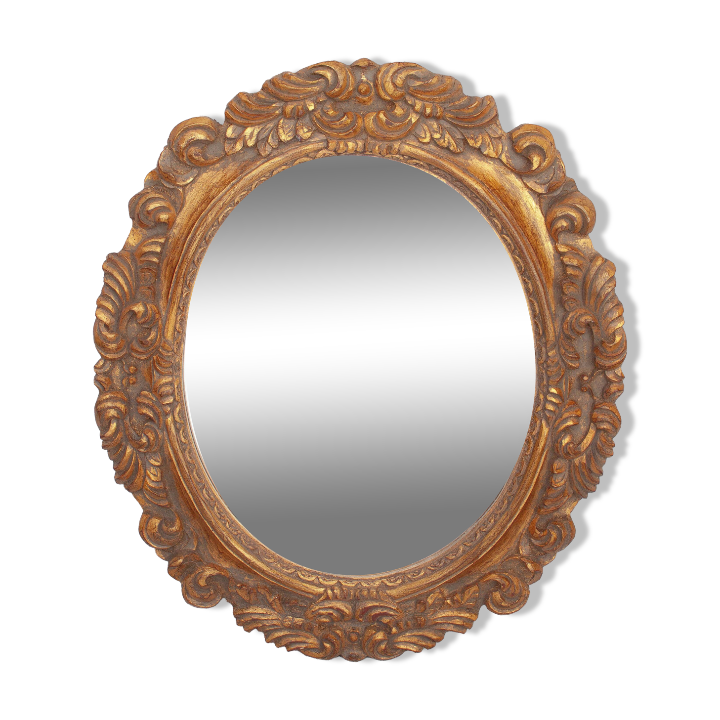 Oval mirror in gilded and carved wood. Vintage mirror. Wall mirror.