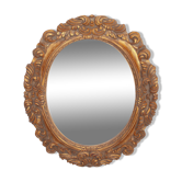 Oval mirror in gilded and carved wood. Vintage mirror. Wall mirror.