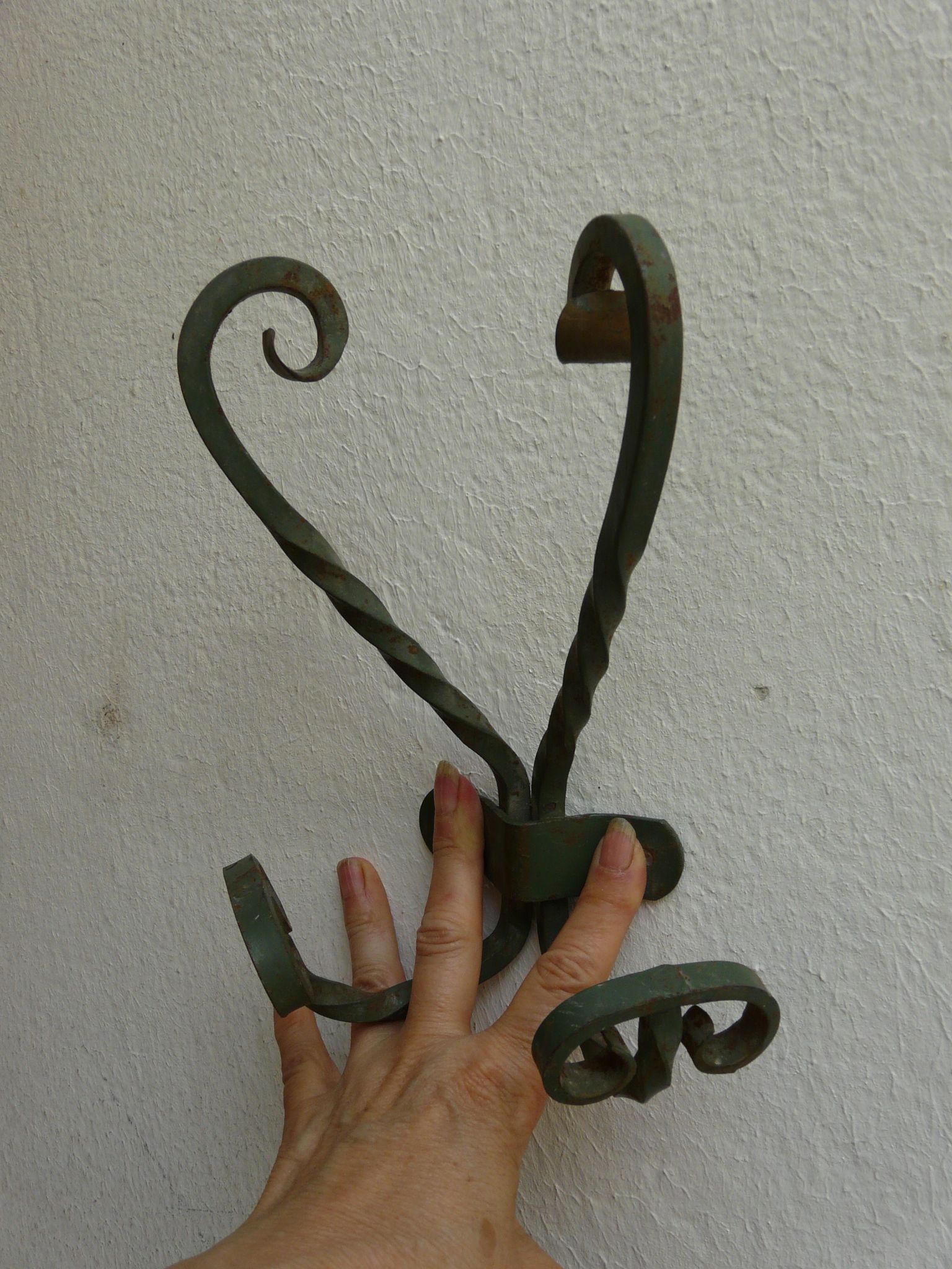 2 wall coat rack in wrought iron with 4 hooks