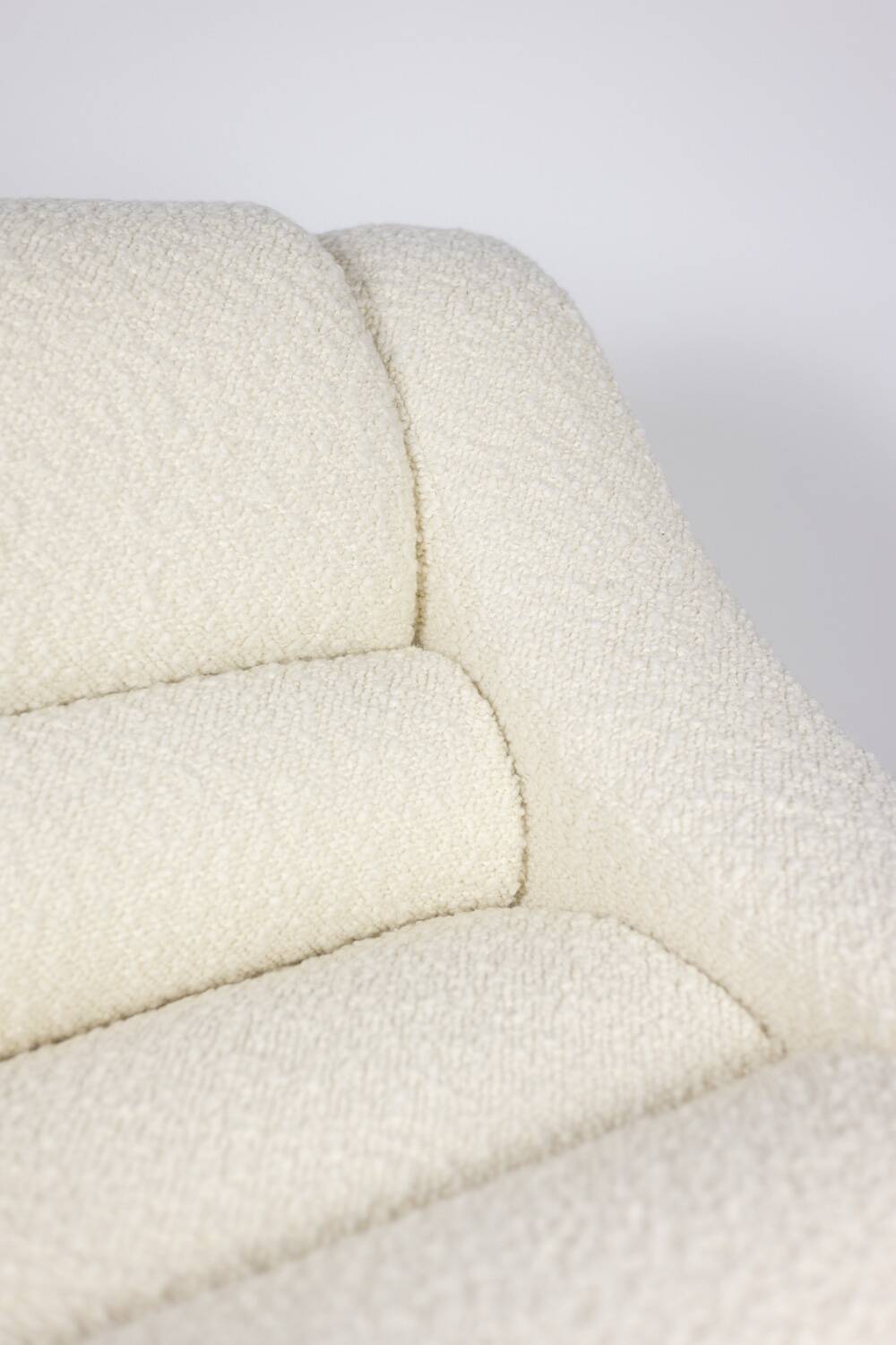 Pair of armchairs with fine curls. Contemporary work.