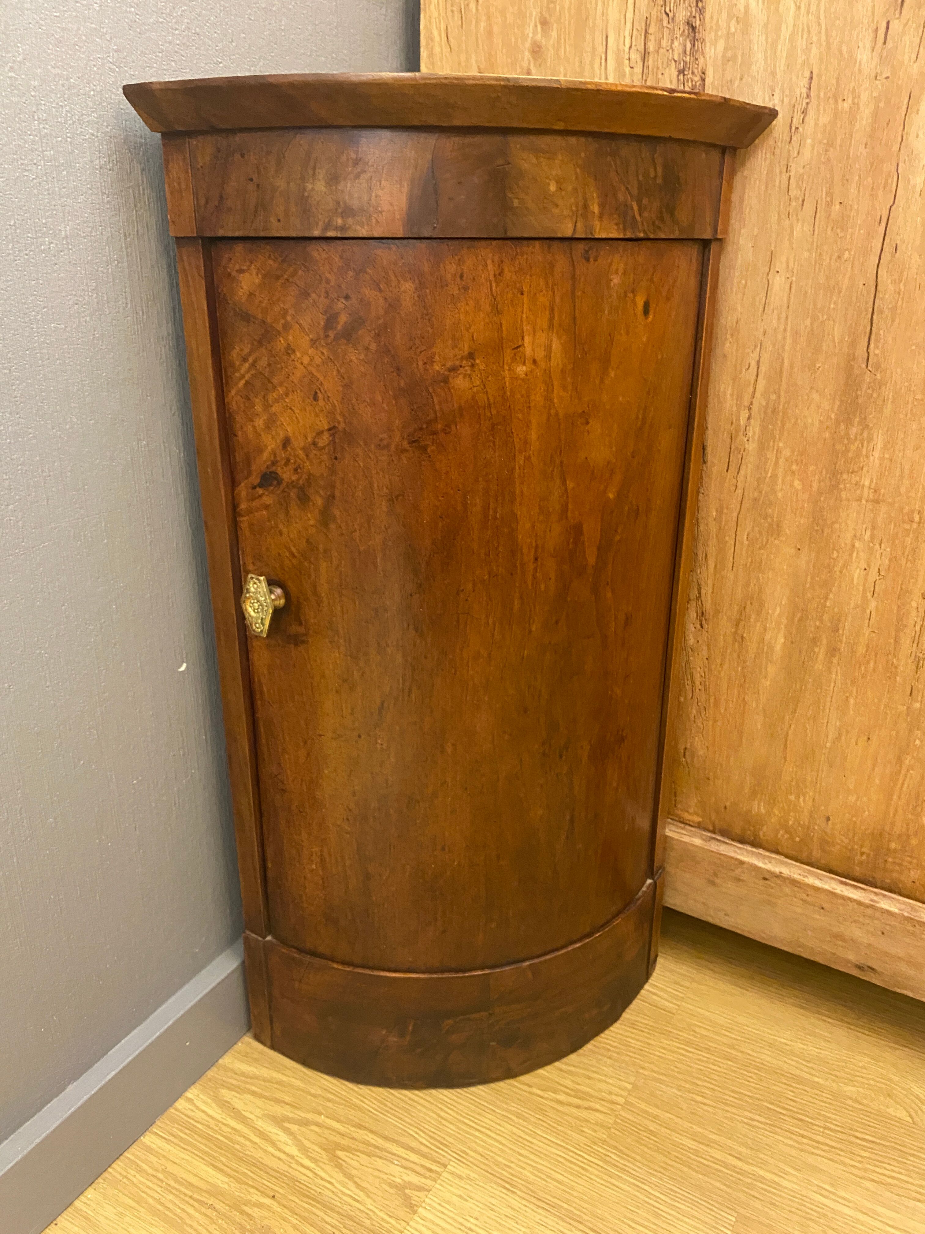 Corner furniture /notch