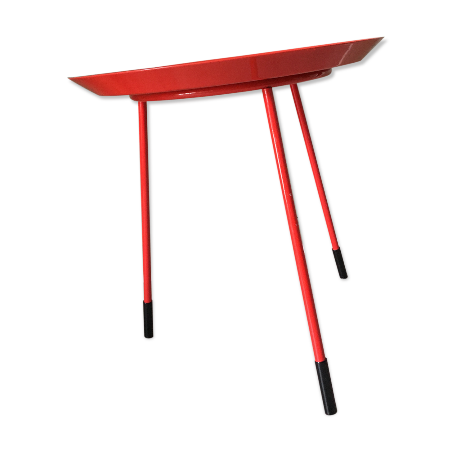 3-foot red metal coffee table Paola Navone for Monoprix
