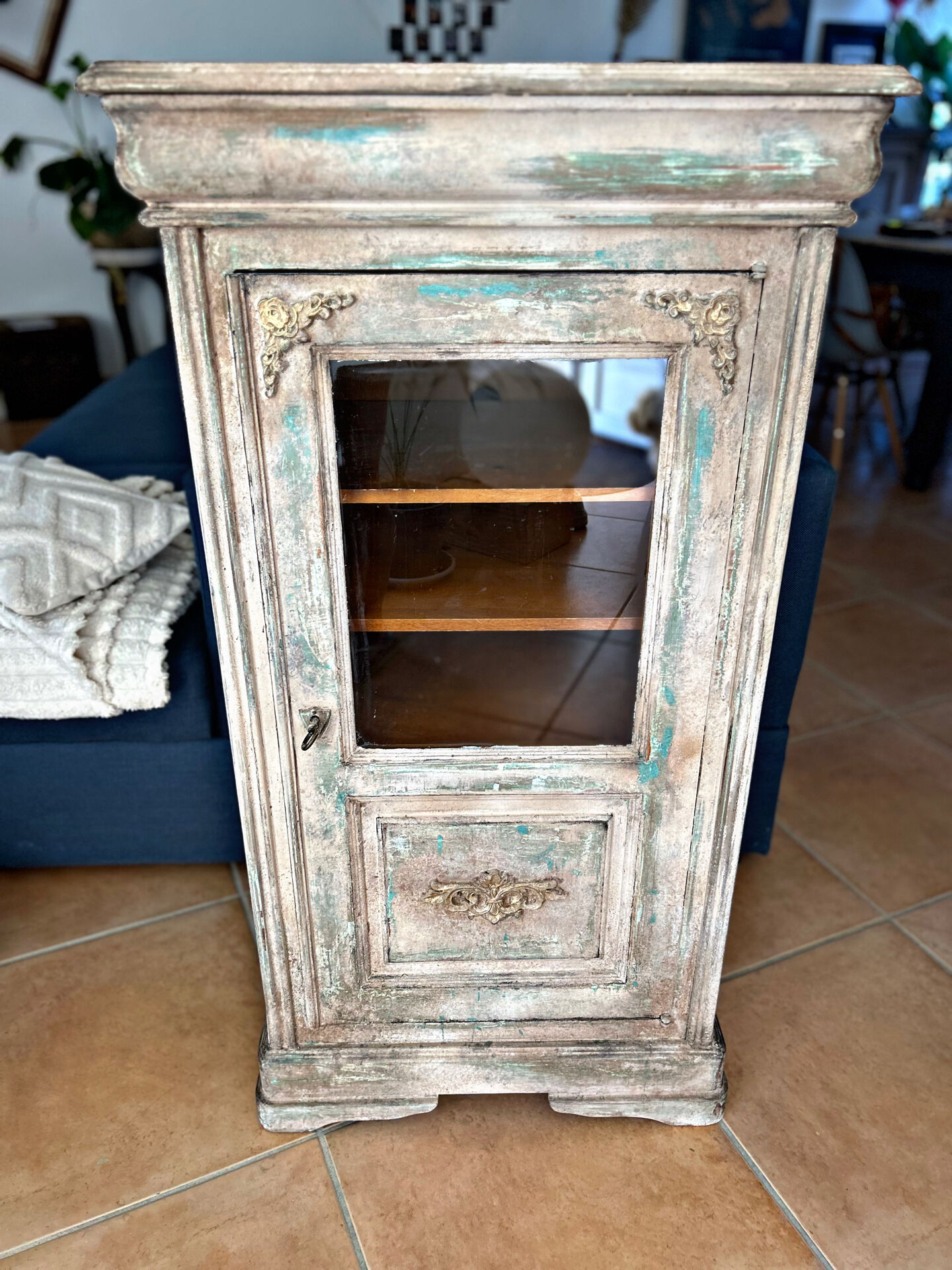 Meuble ancien Louis-Philippe à capot – patine artisanale