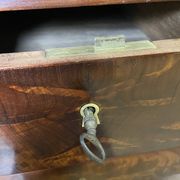 Consulate period chest of drawers in mahogany and mahogany veneer