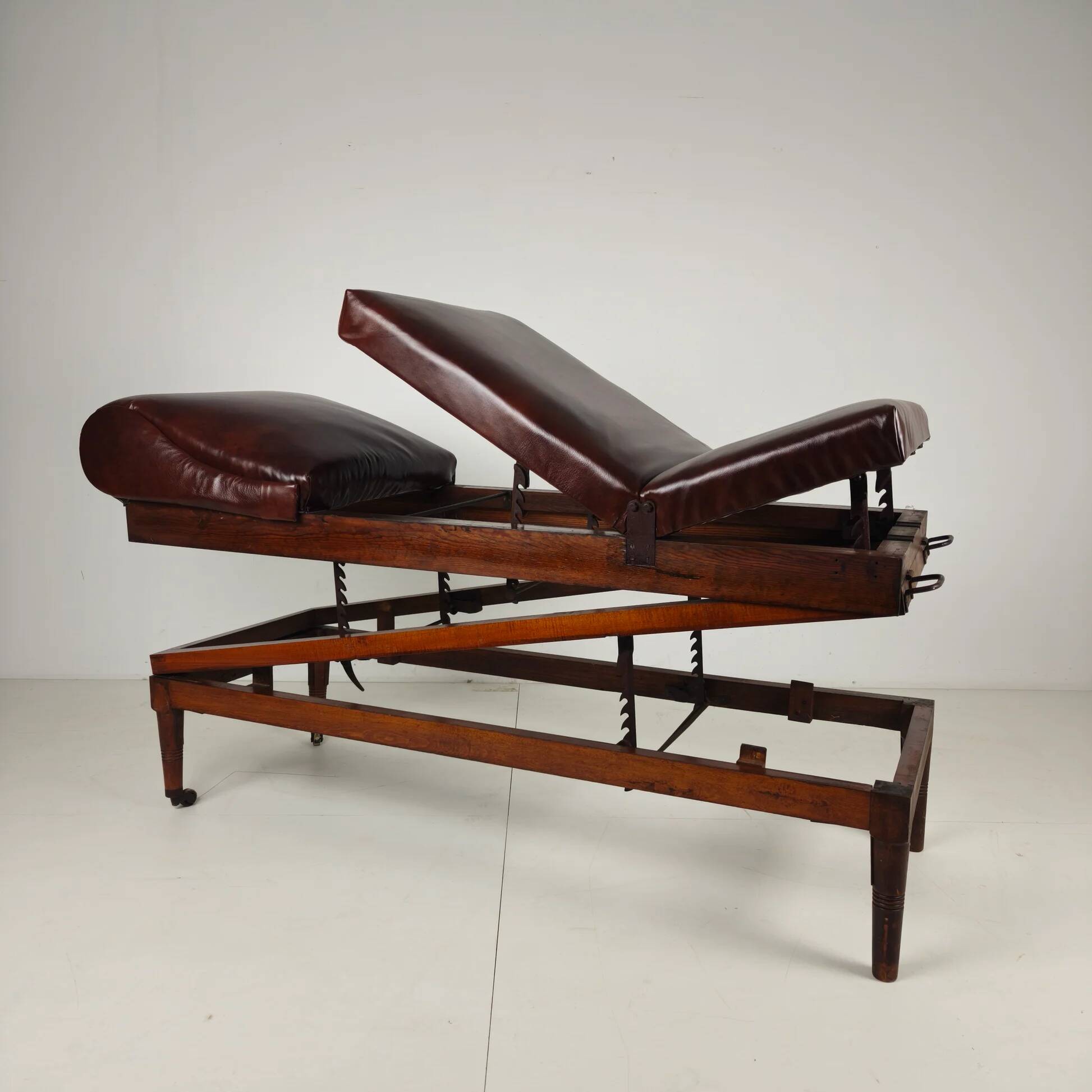 Lit d'hôpital militaire anglais antique – 19e siècle