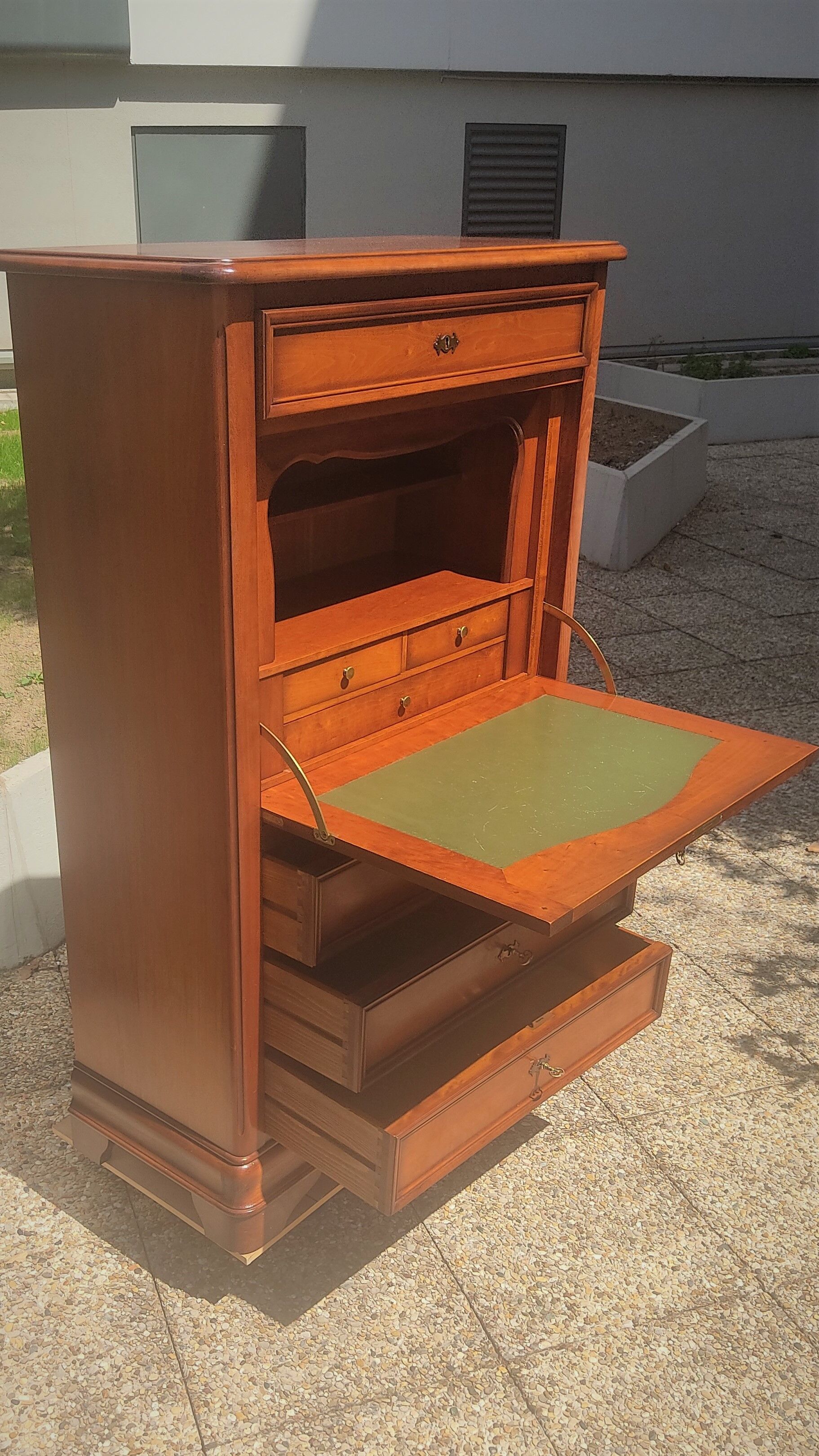 Secrétaire en merisier massif et placage merisier, série bergamote, style Louis Philippe, 1988.