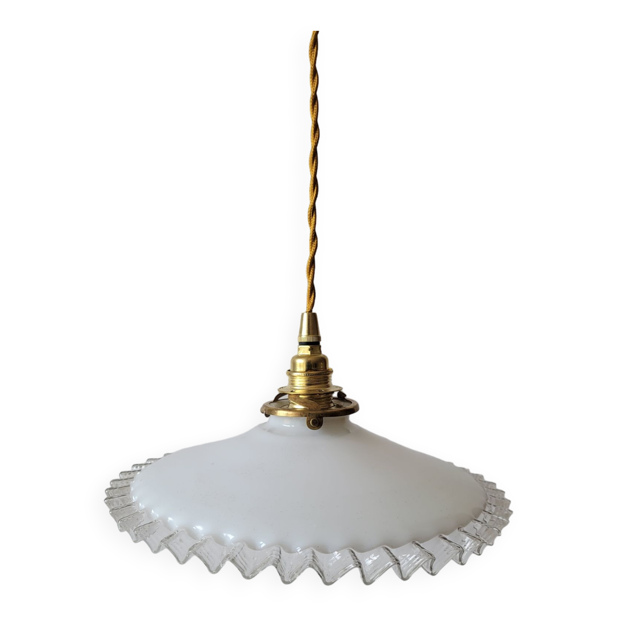 Suspension en opaline dentelée