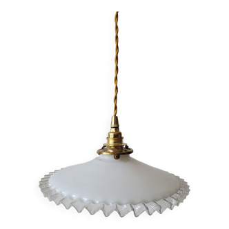 Suspension en opaline dentelée