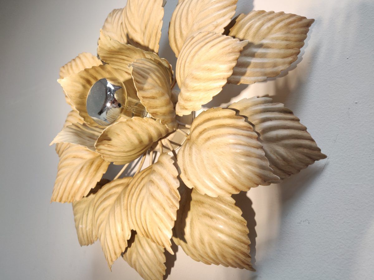Wall lamp flower 70s