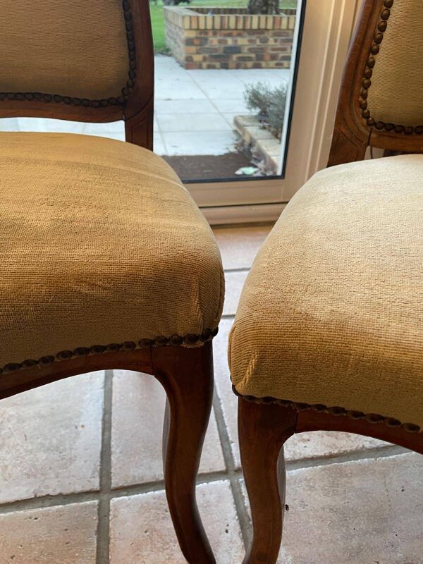 Lot 2 chaises anciennes style Louis XV, Bois massif sculpté