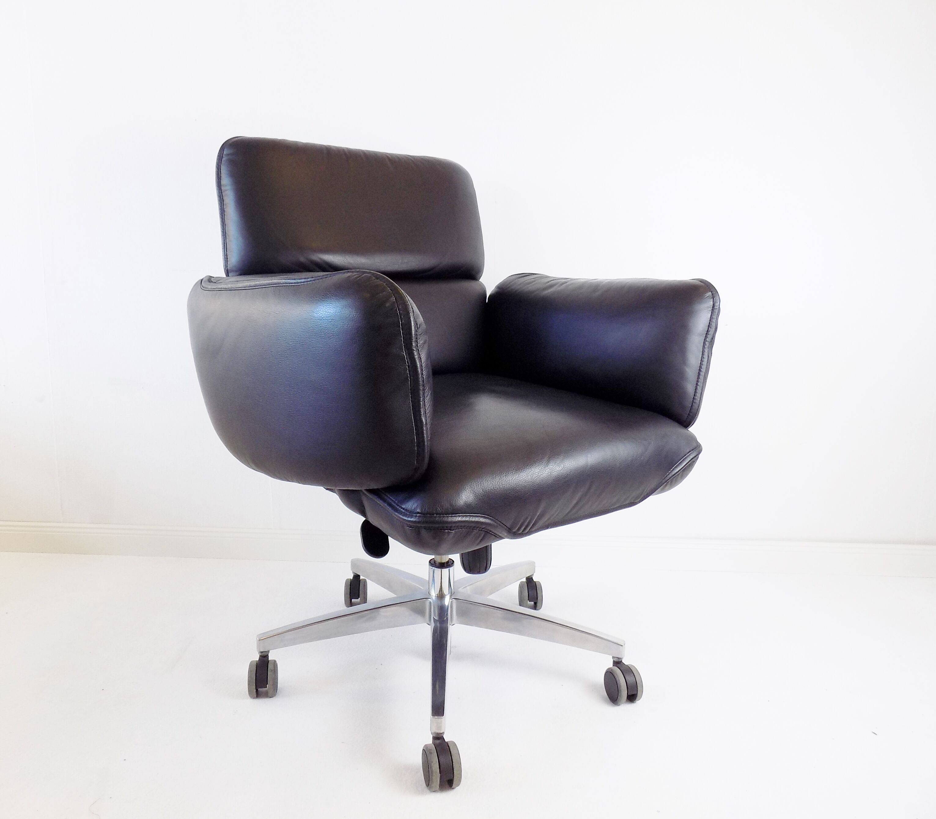 Otto Zapf office leather armchair for top star