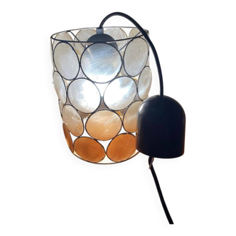 Mother-of-pearl suspension