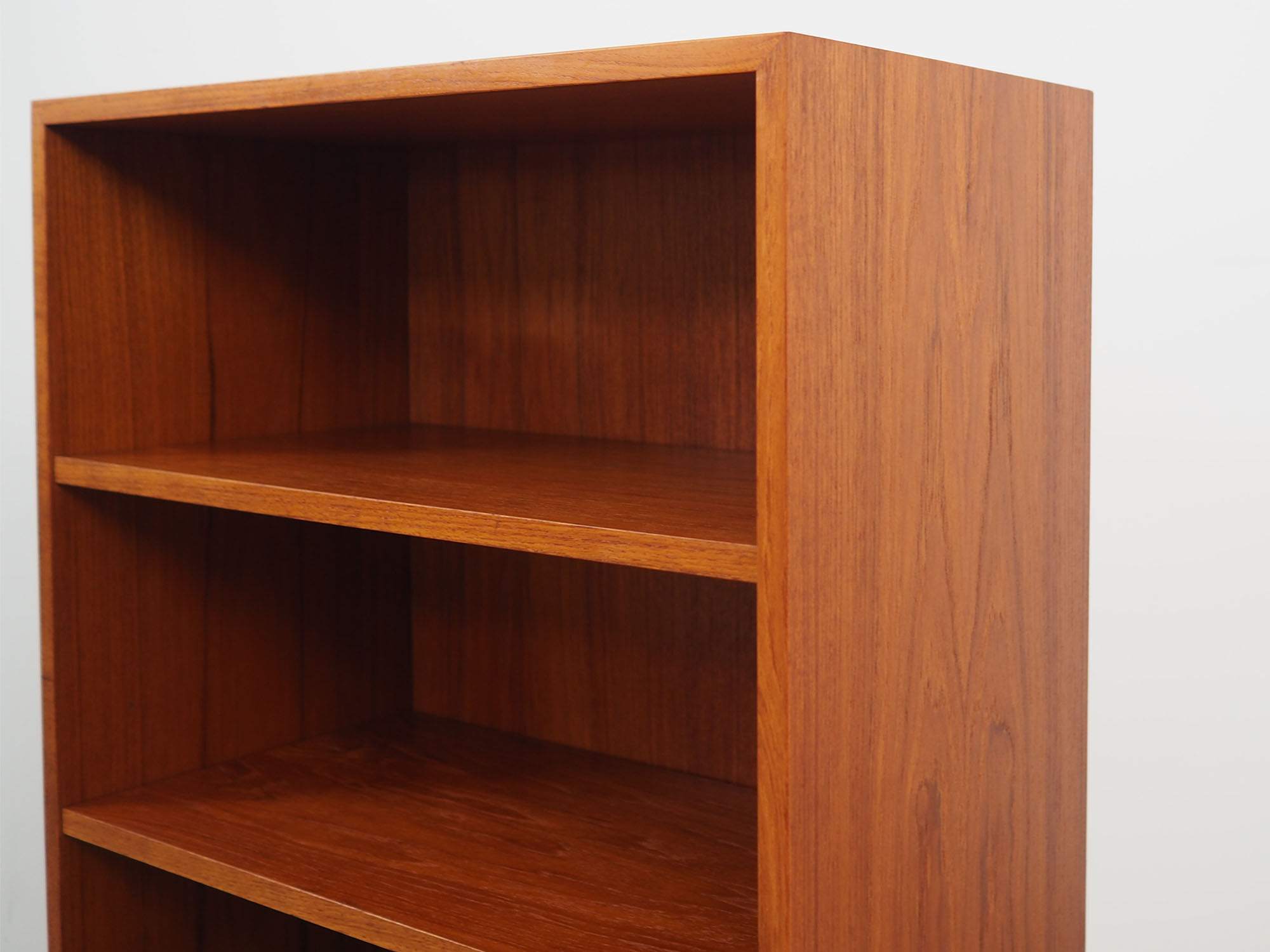 Bookcase made in the 1970s by the Danish factory Domino Møbler.