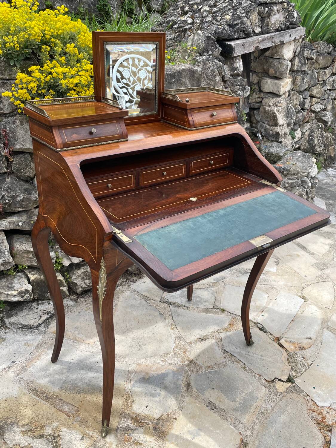 Petit bureau de Dame de style Louis XV époque XIXeme siècle