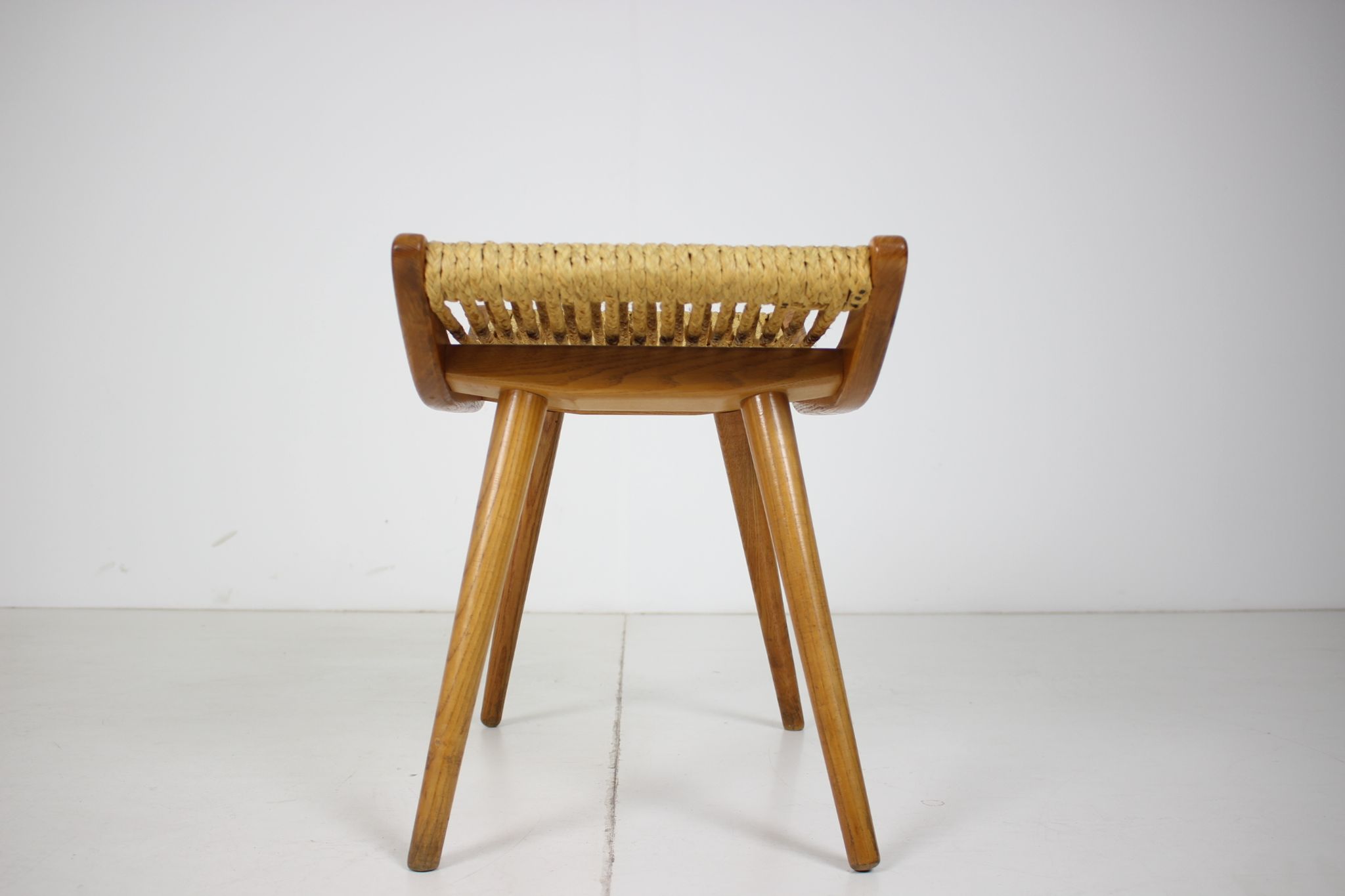 Tabouret en bois du milieu du siècle/ ULUV, Tchécoslovaquie