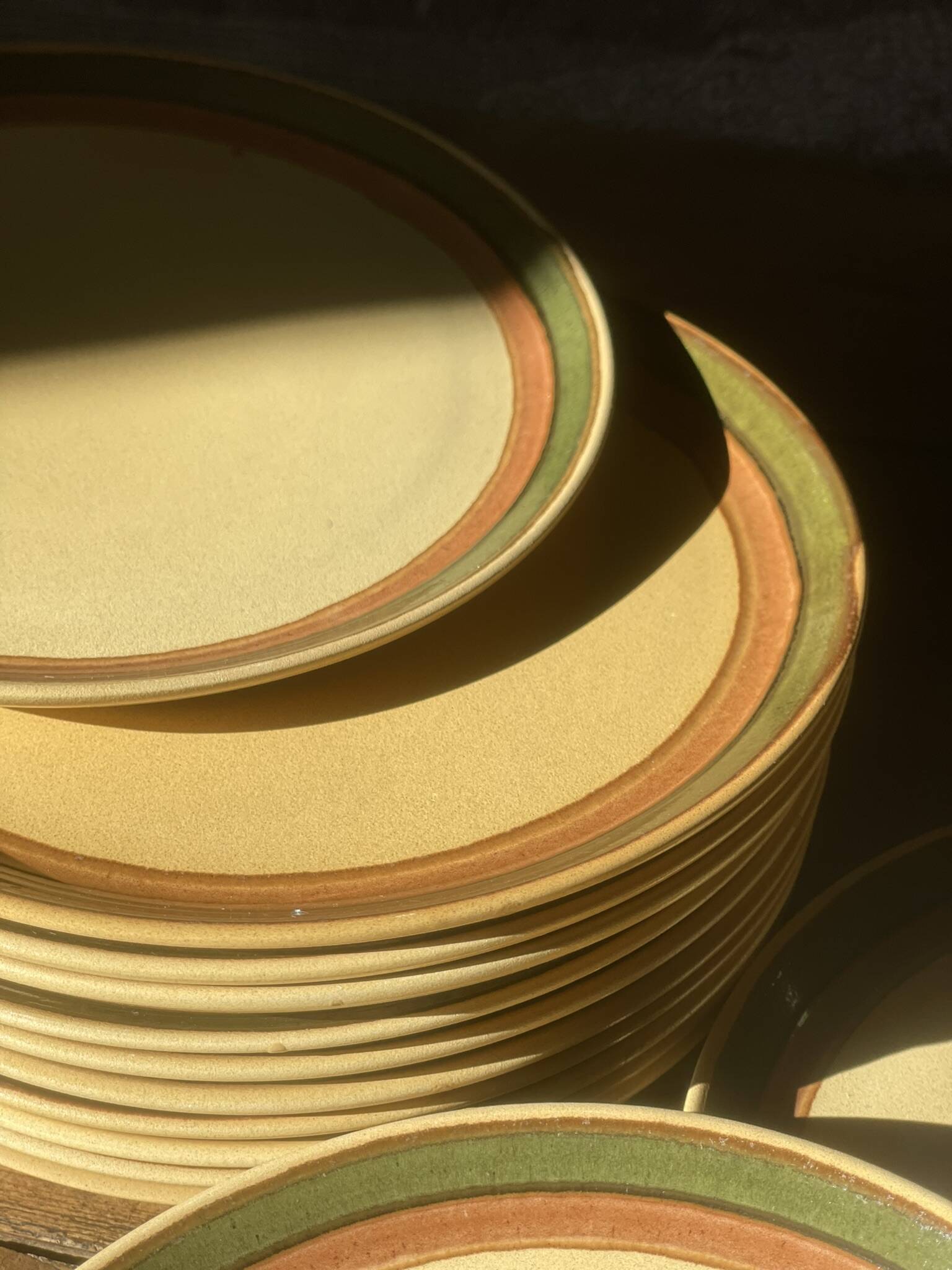 14 stoneware dinner plates, 1970