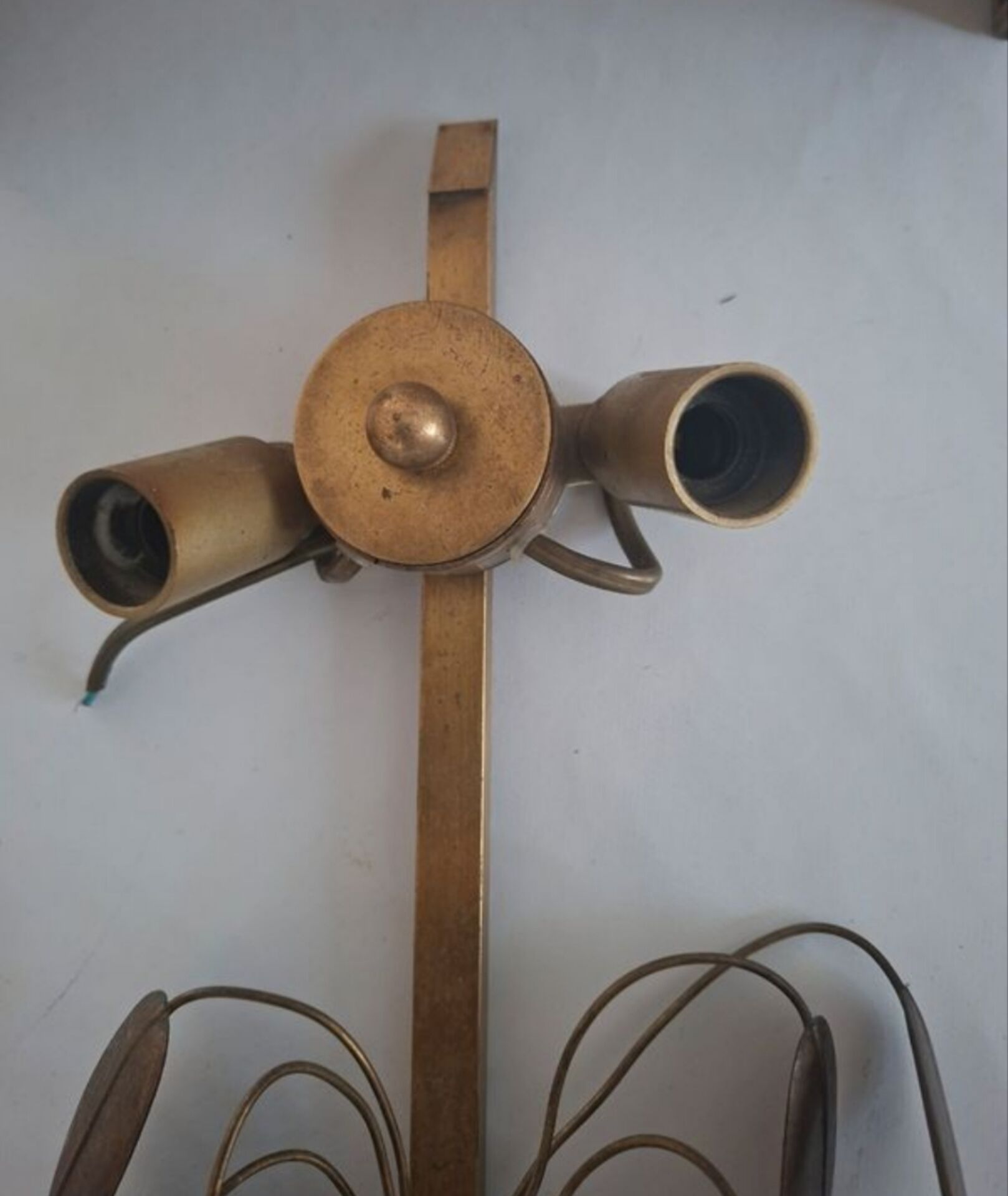 Vintage wall light Maison Charles – Brass leaves 1970s