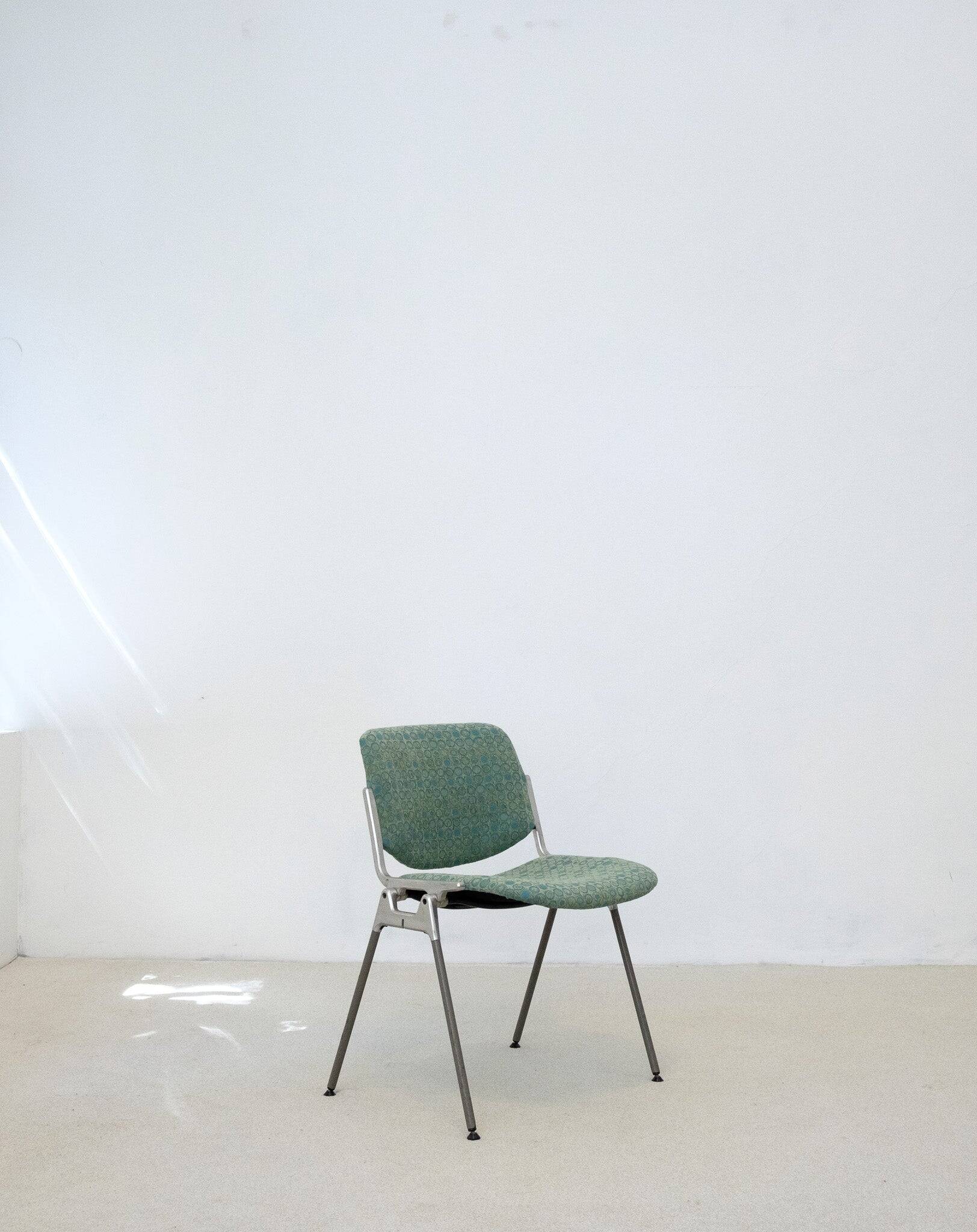 Set of Six Castelli (DSC 106) stacking dining chairs by Giancarlo Piretti from 1965, Italy