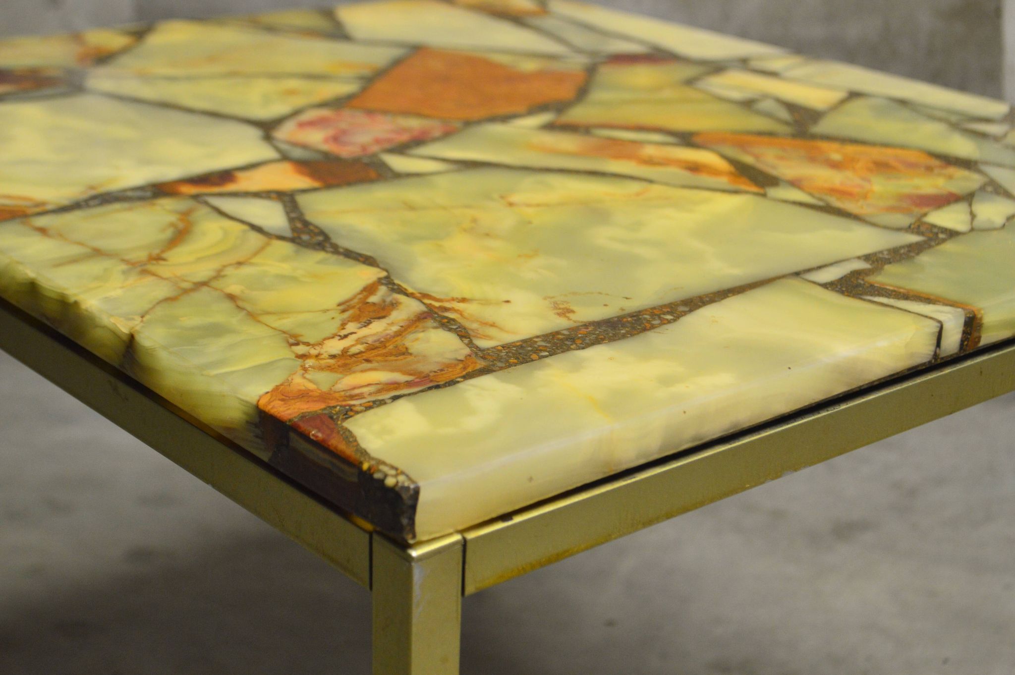 Marble coffee table from the 60s/70s Italian design
