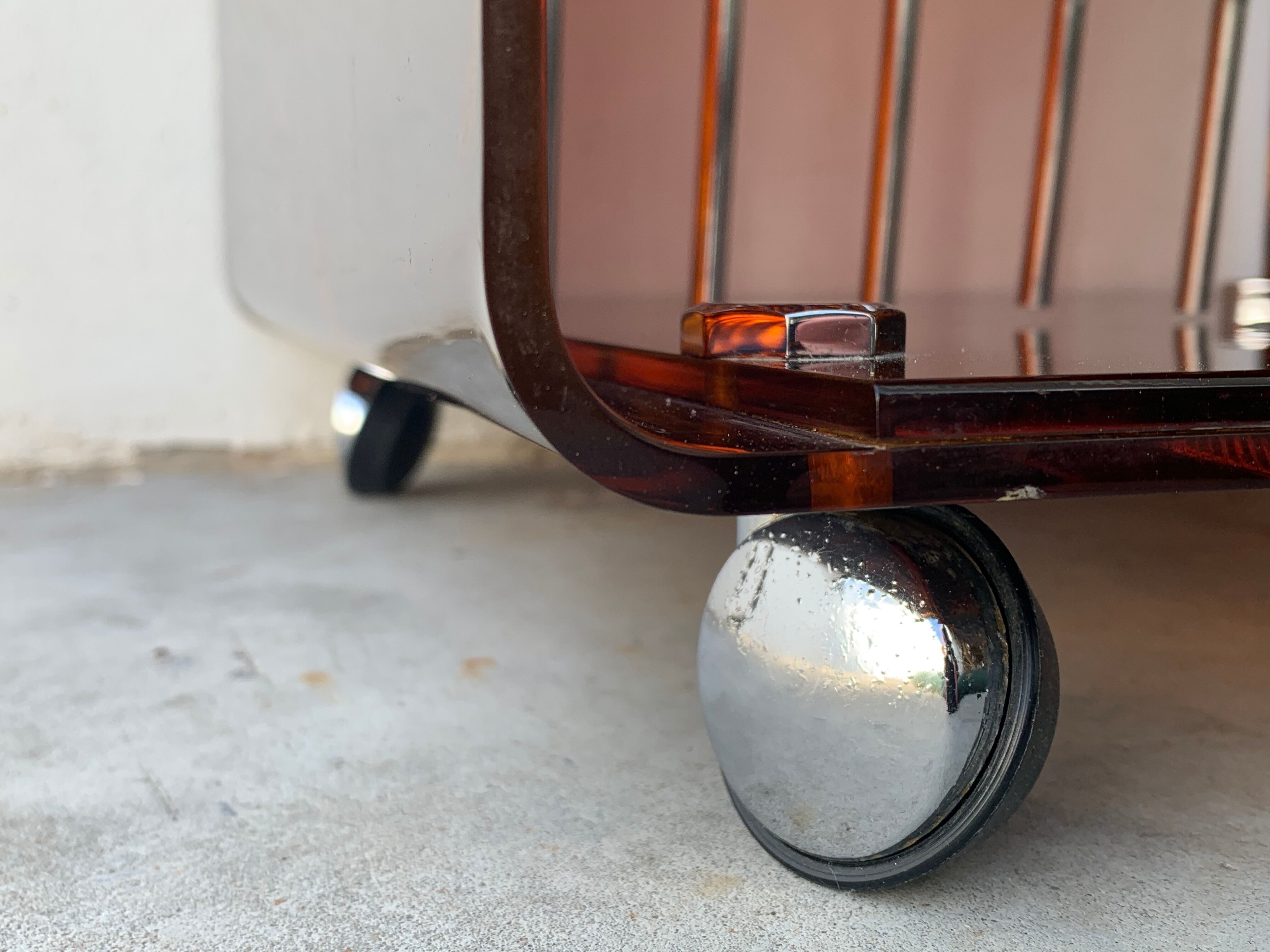 Range records or vinyl range in plexi, turtle scales effect, on wheels, 1970