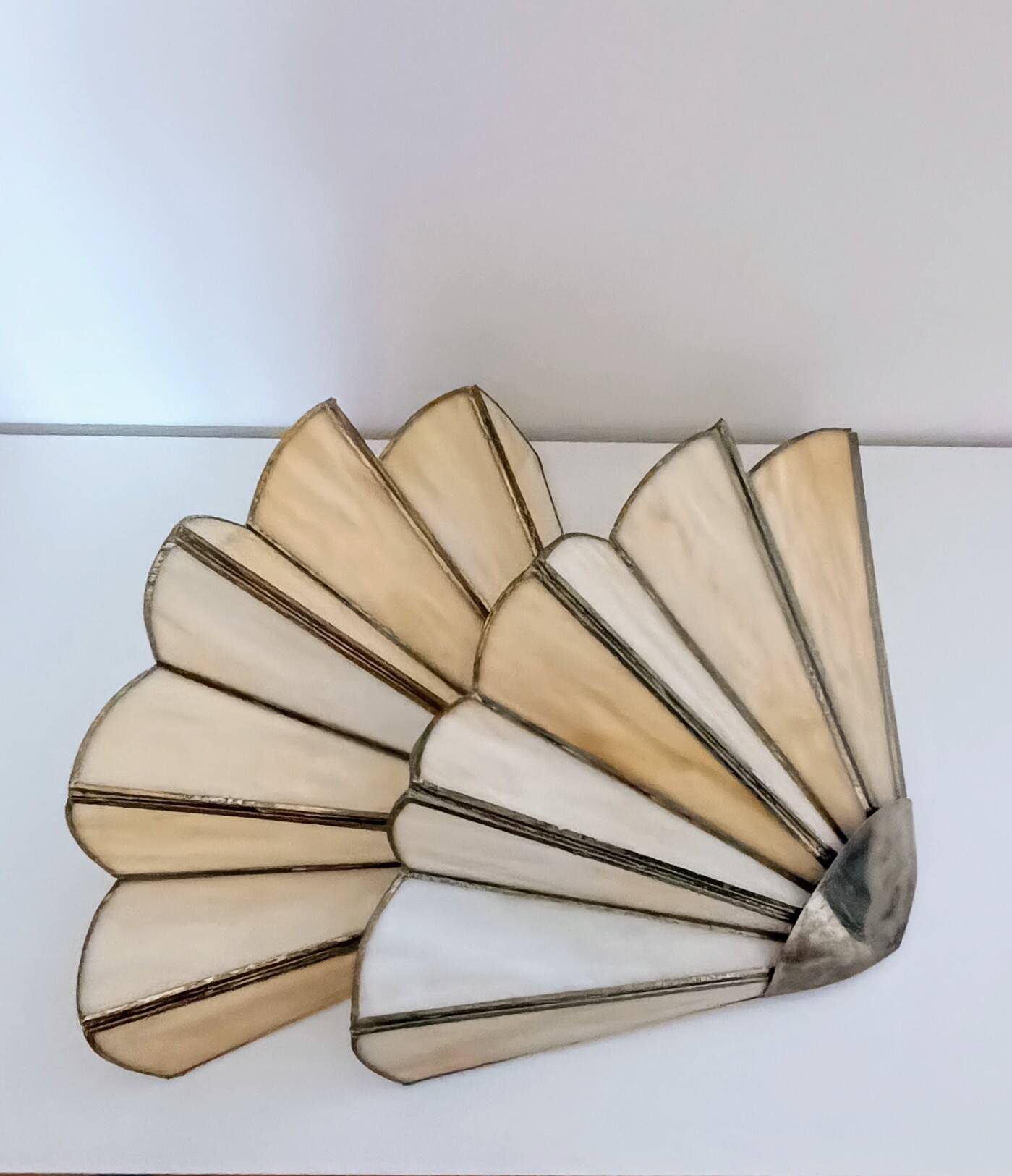 Lot de 2 appliques murales vintage coquillage ou éventail en pâtes de verre et métal doré vieilli