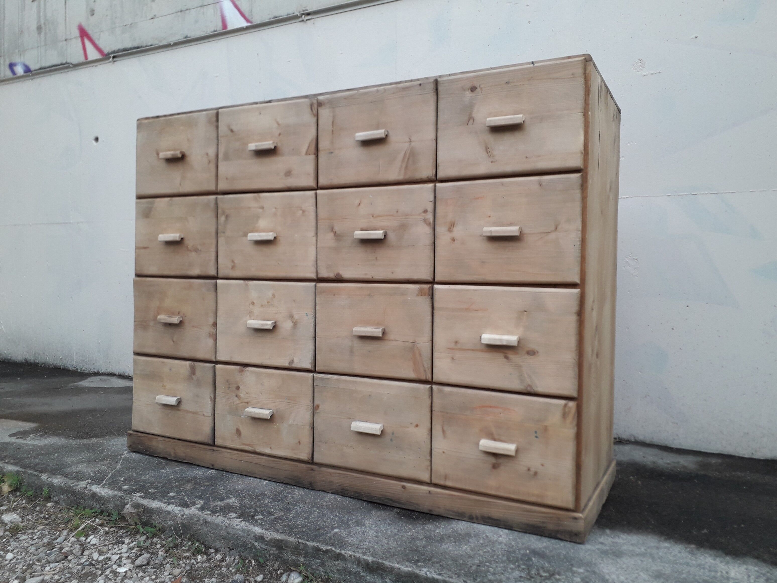 Trade cabinet with drawers