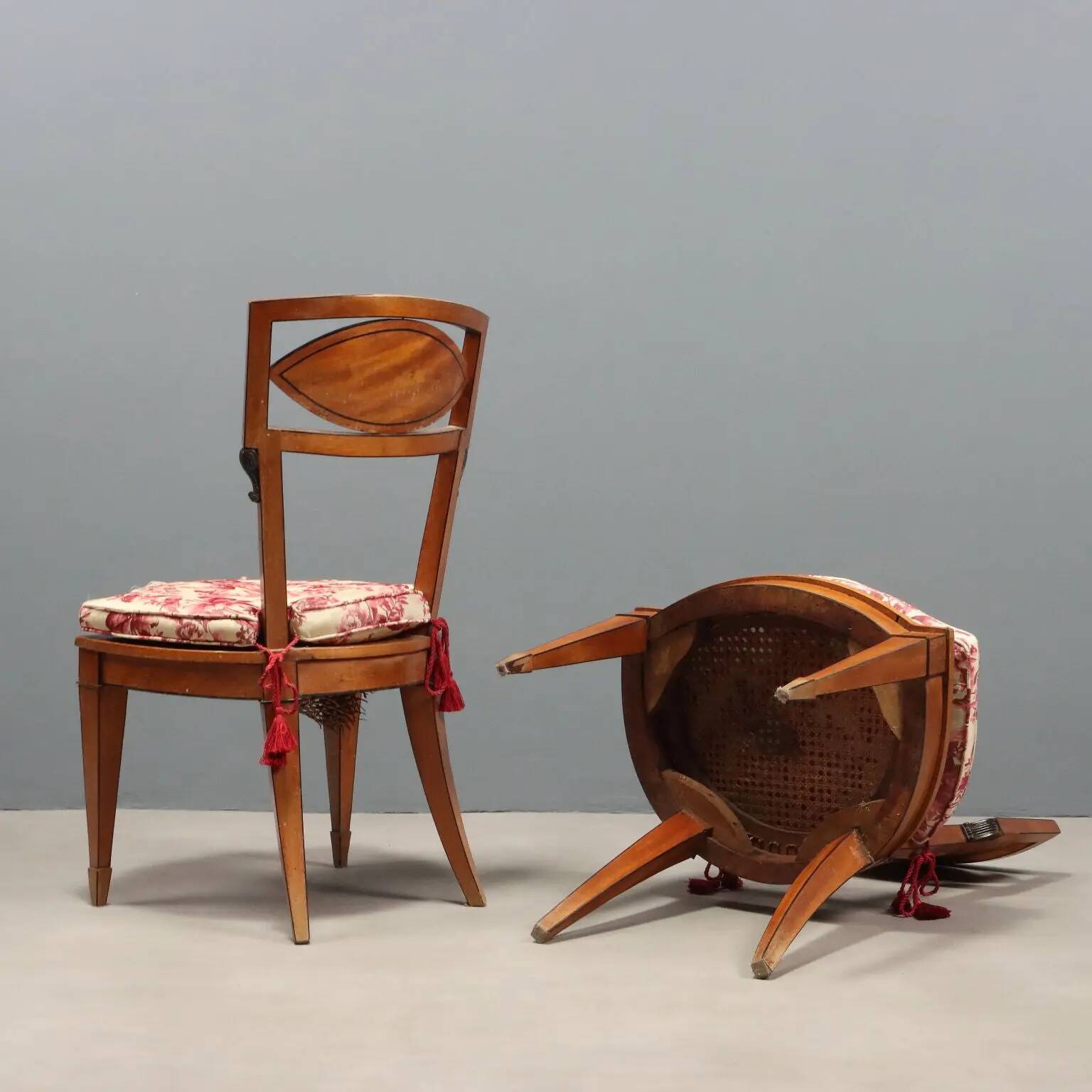 Antique Regency style chairs in mahogany and XX Century fabric.