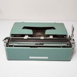 Typewriter olivetti lettera 32