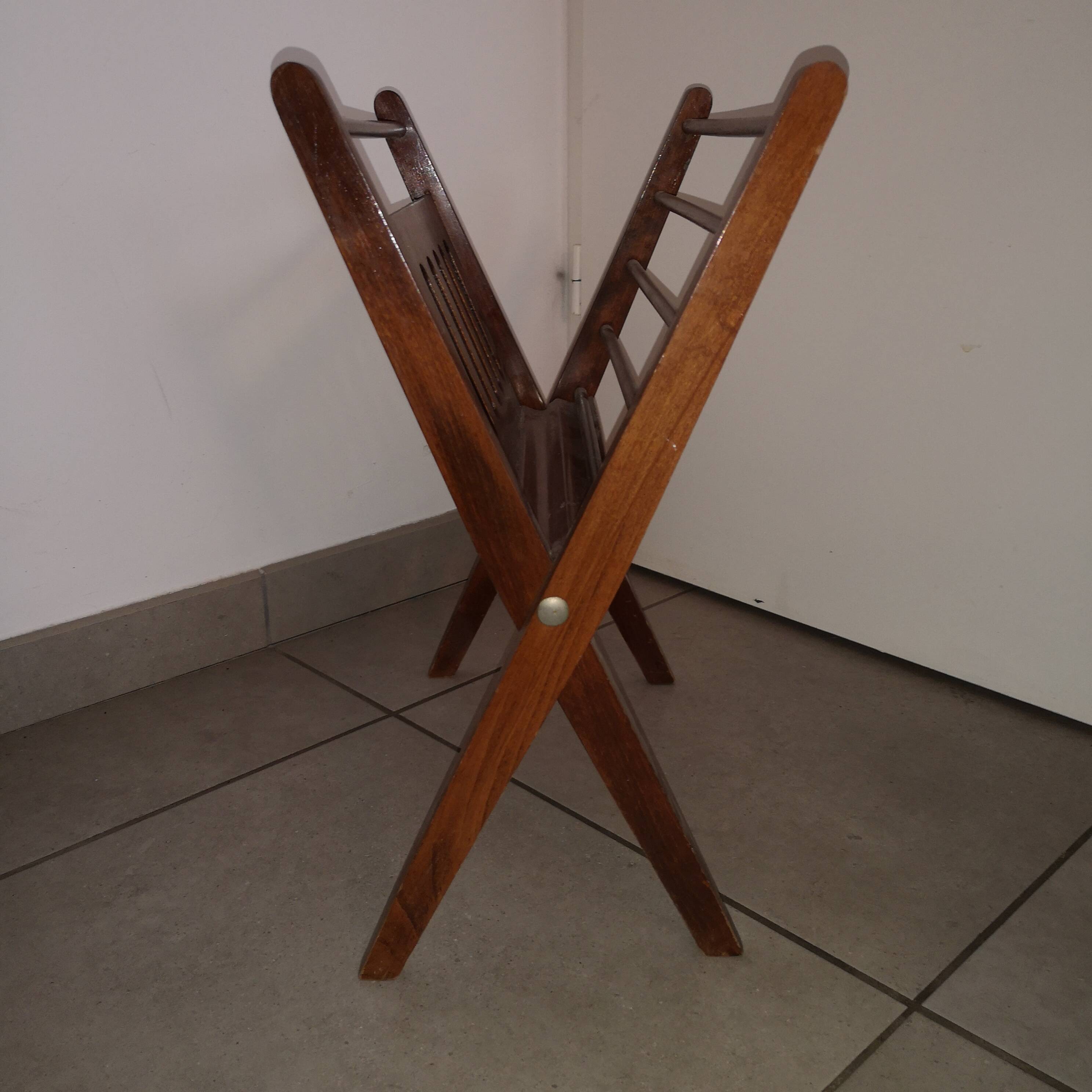 Vintage Cees Braakman magazine rack for Pastoe (attributed) Varnished beech 1980