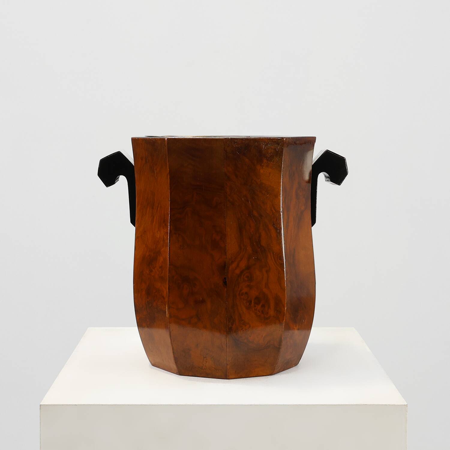 Seau à glace sculptural en bois de bouleau Art Déco, France vers 1925