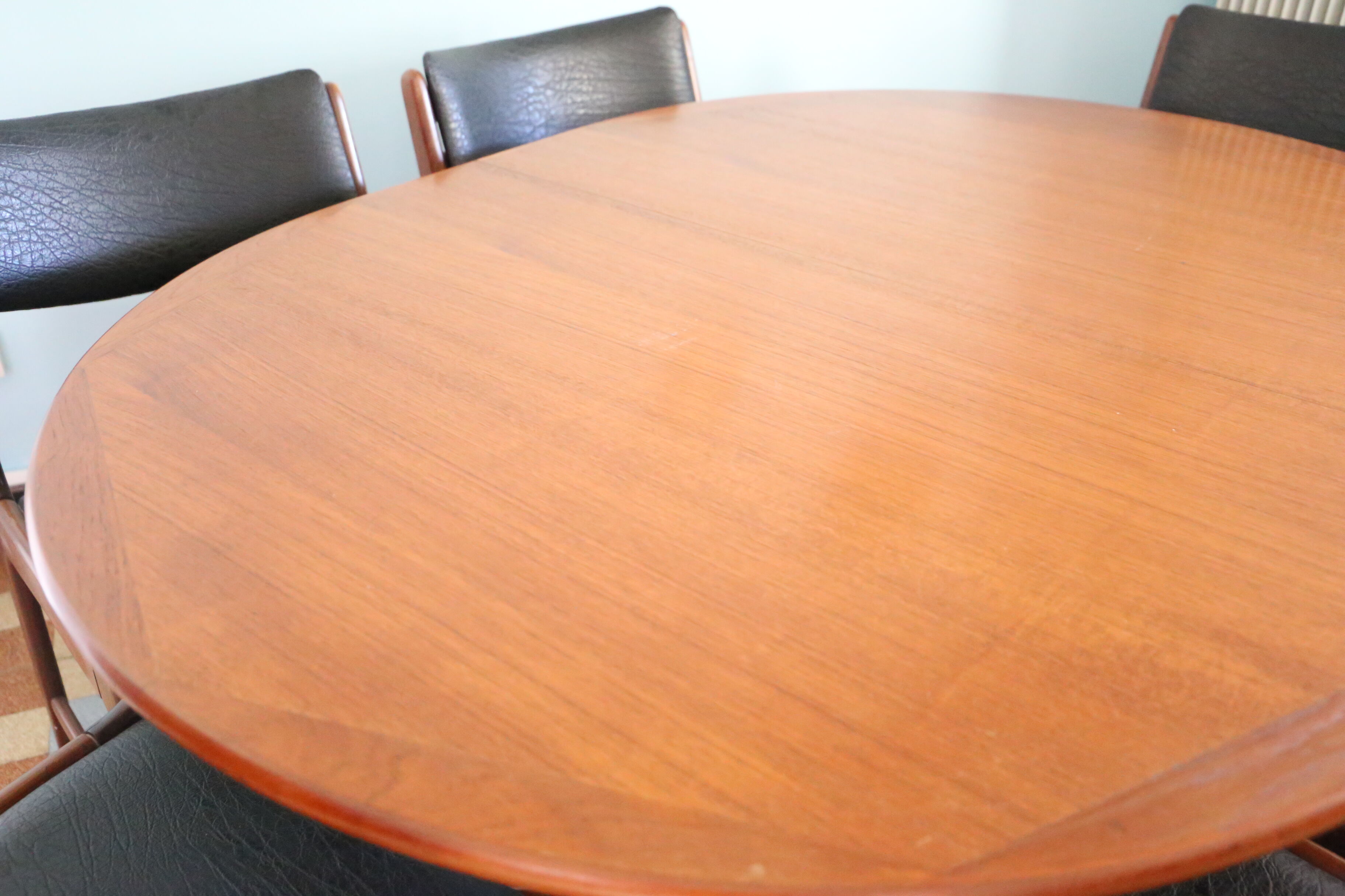 Scandinavian teak table and 6 chairs
